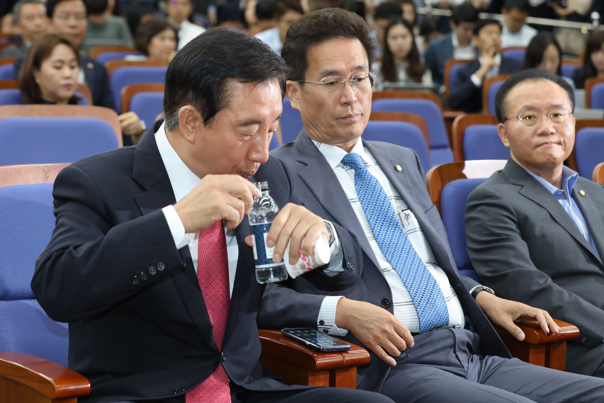정치국회;자유한국당;의원총회;김성태권한대행