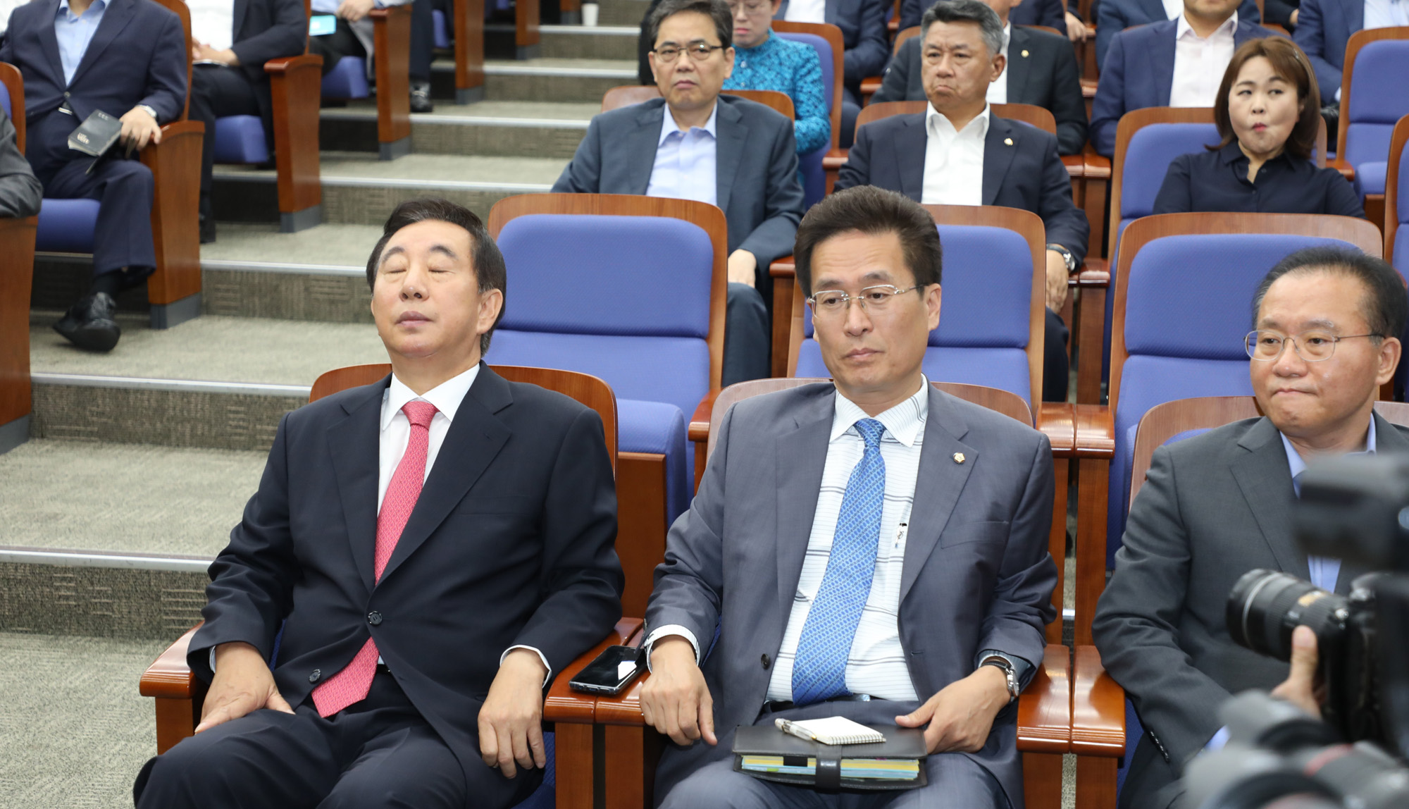 정치국회;자유한국당;의원총회;김성태권한대행