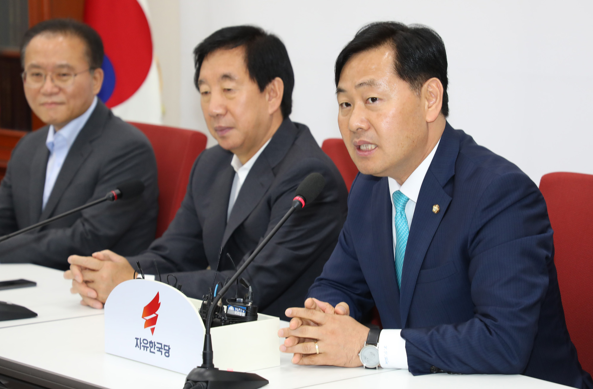 정치국회;바른미래당원내대표;김관영원내대표;자유한국당예방