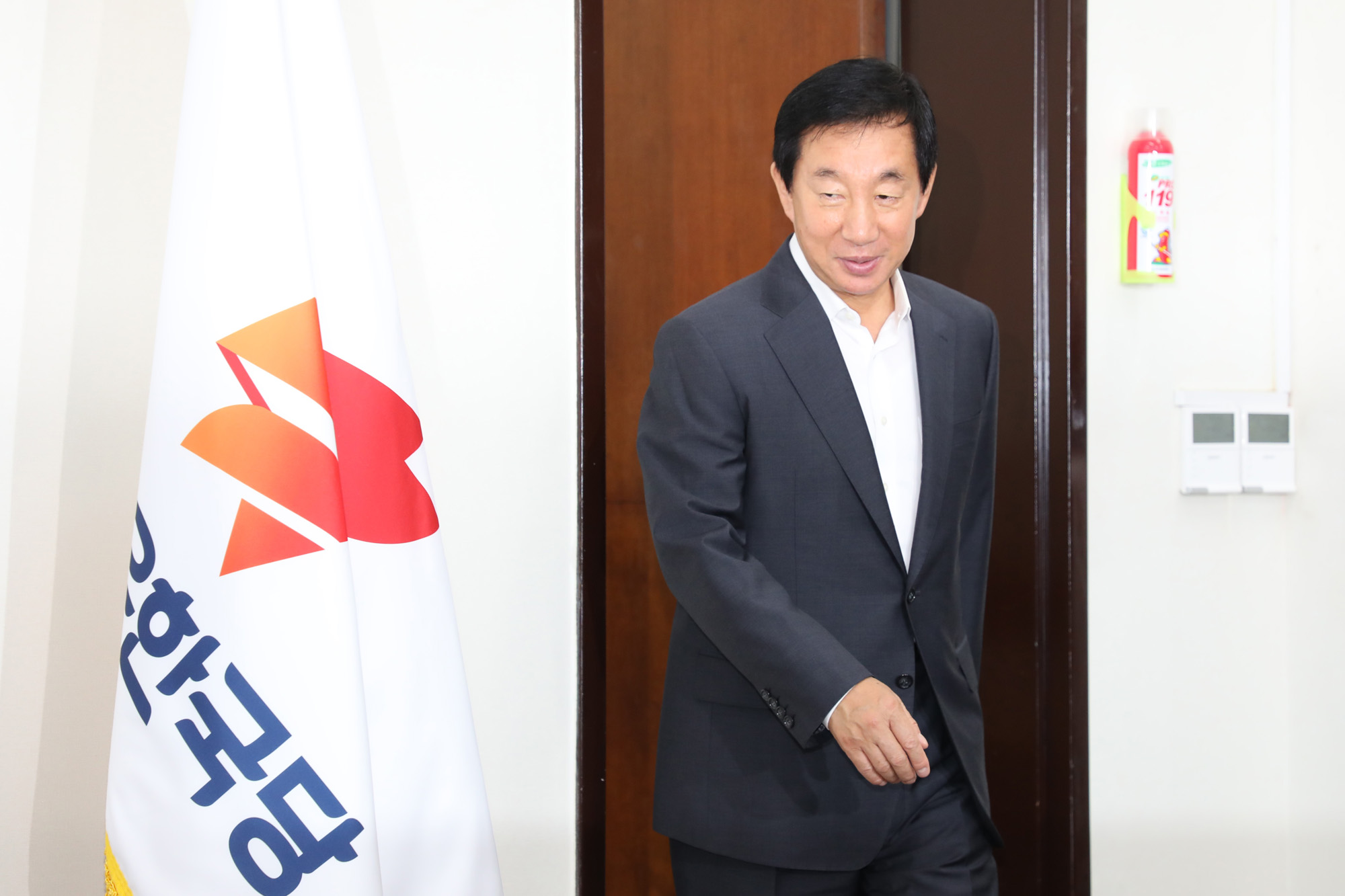 정치국회;바른미래당원내대표;김관영원내대표;자유한국당예방