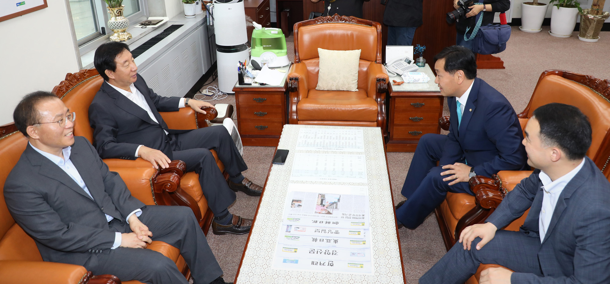 정치국회;바른미래당원내대표;김관영원내대표;자유한국당예방