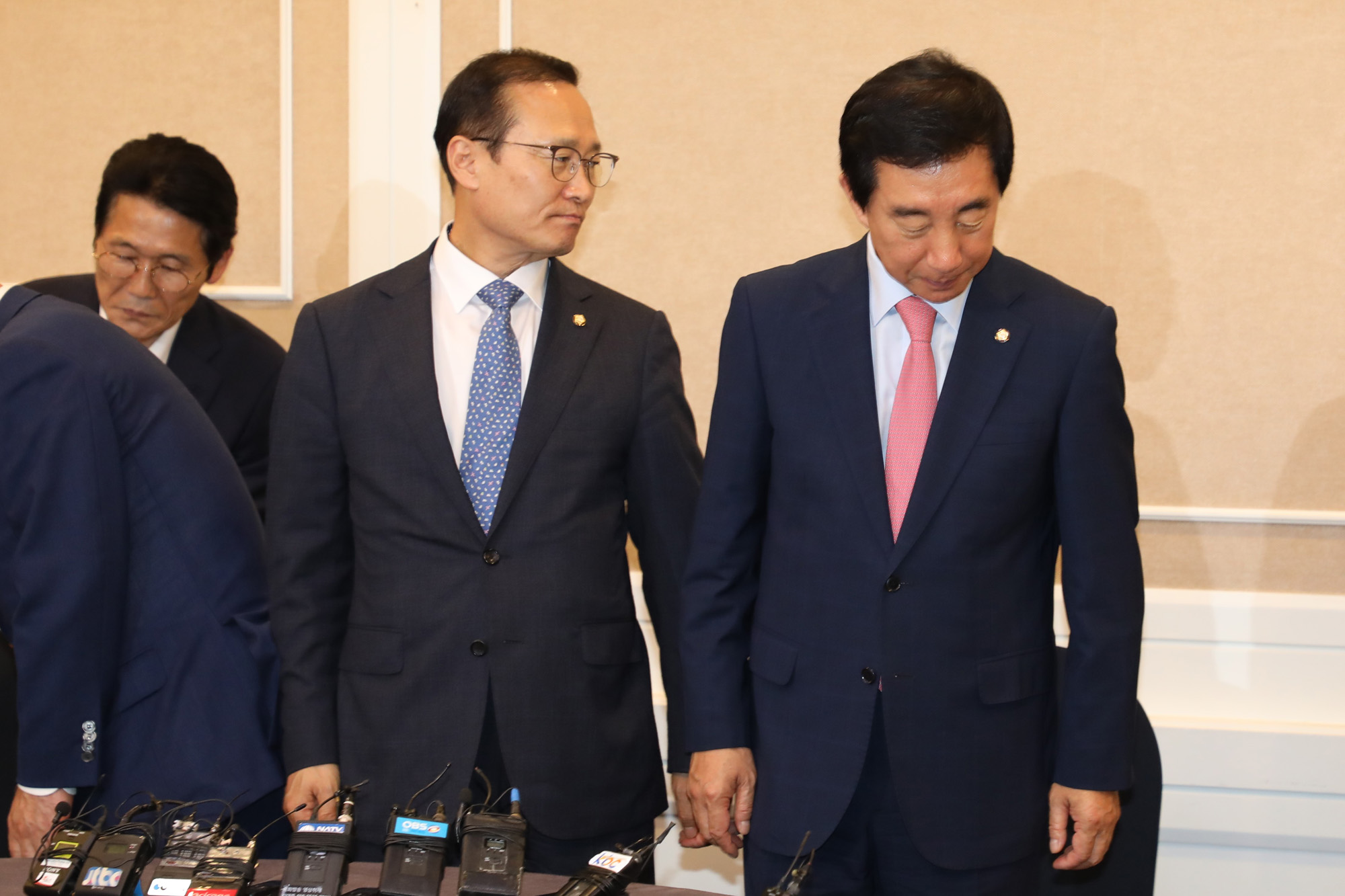 정치국회;교섭단체원내대표;홍영표;김성태;장병완;김관영