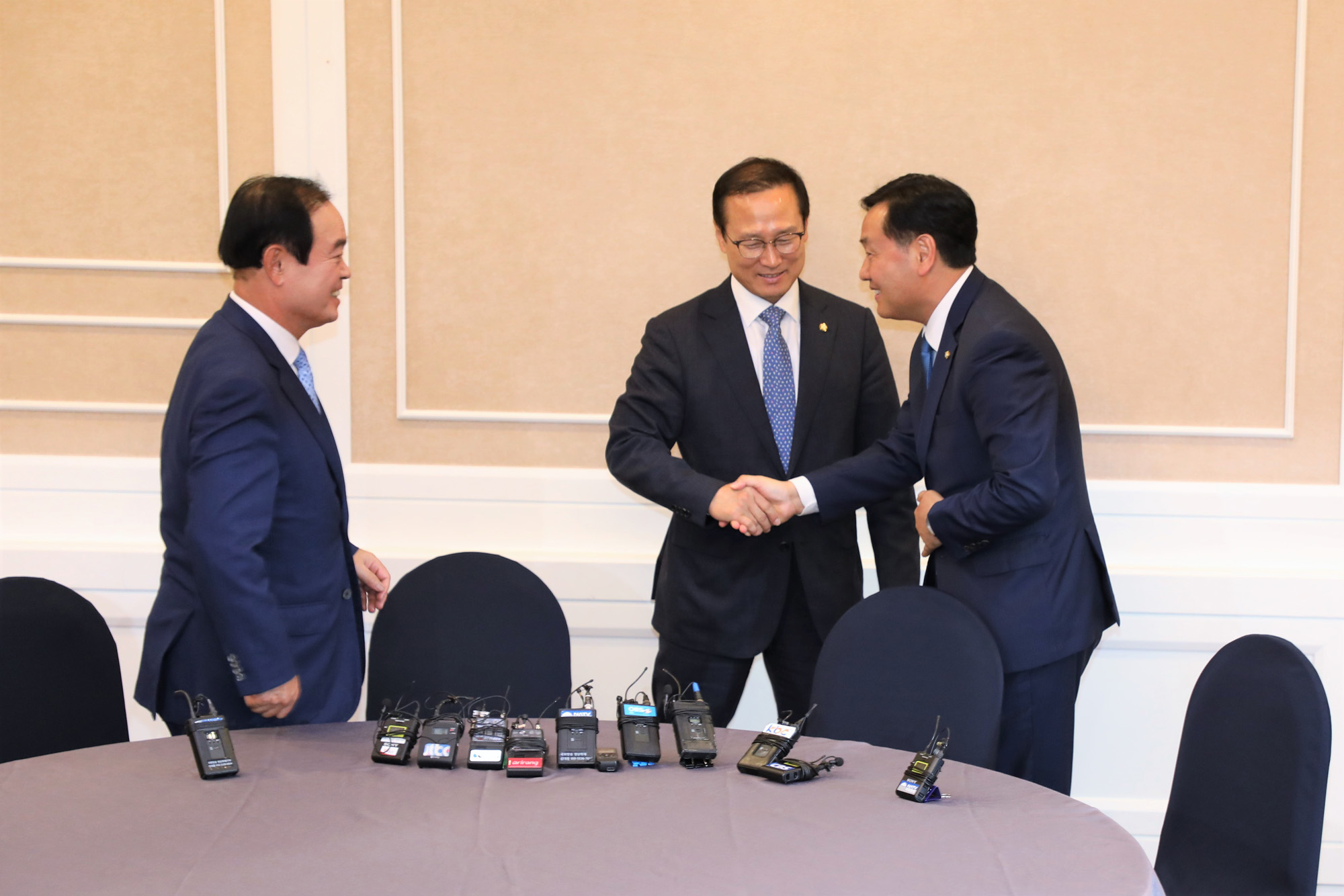 정치국회;교섭단체원내대표;홍영표;김성태;장병완;김관영