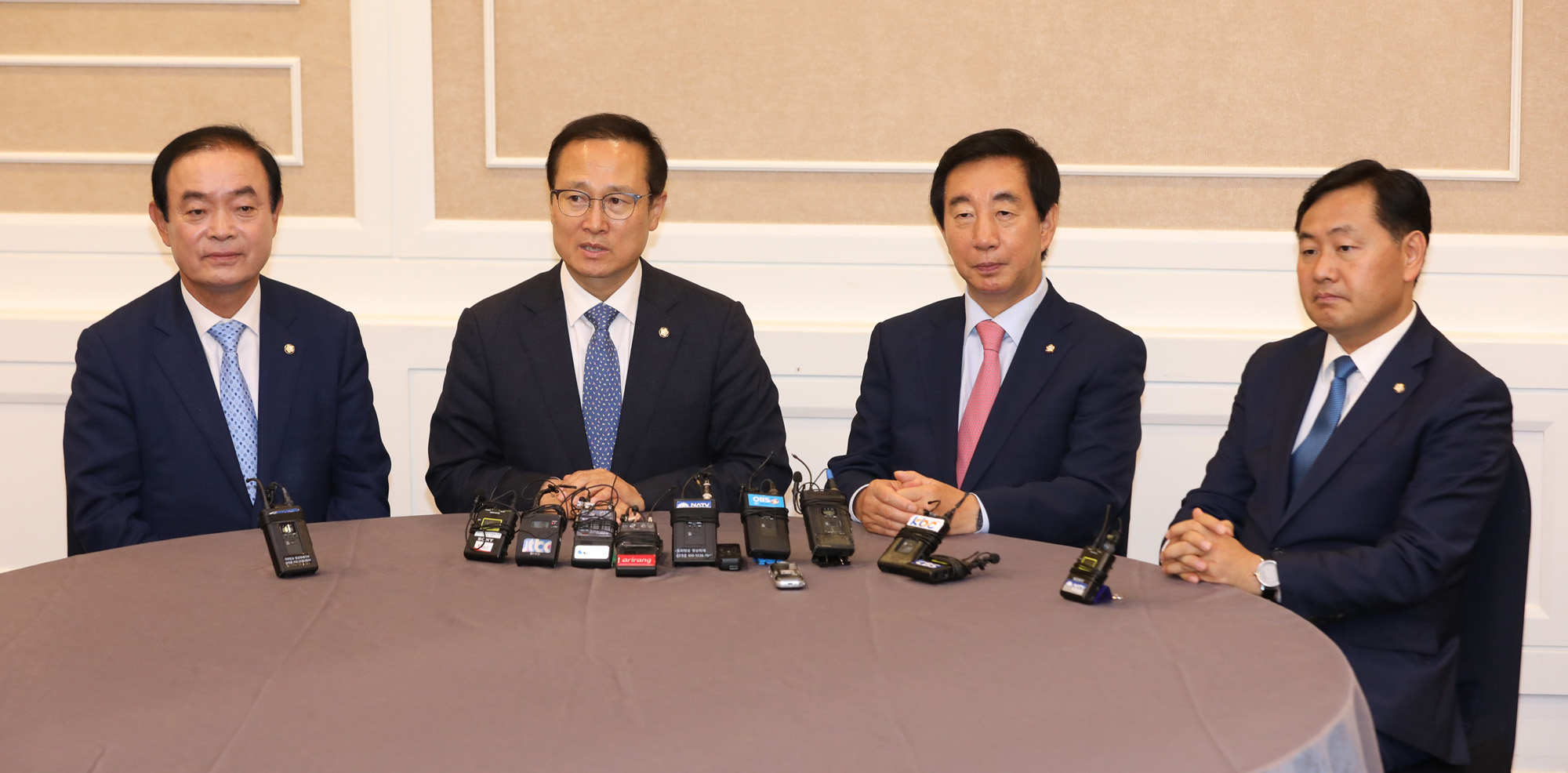 정치국회;교섭단체원내대표;홍영표;김성태;장병완;김관영