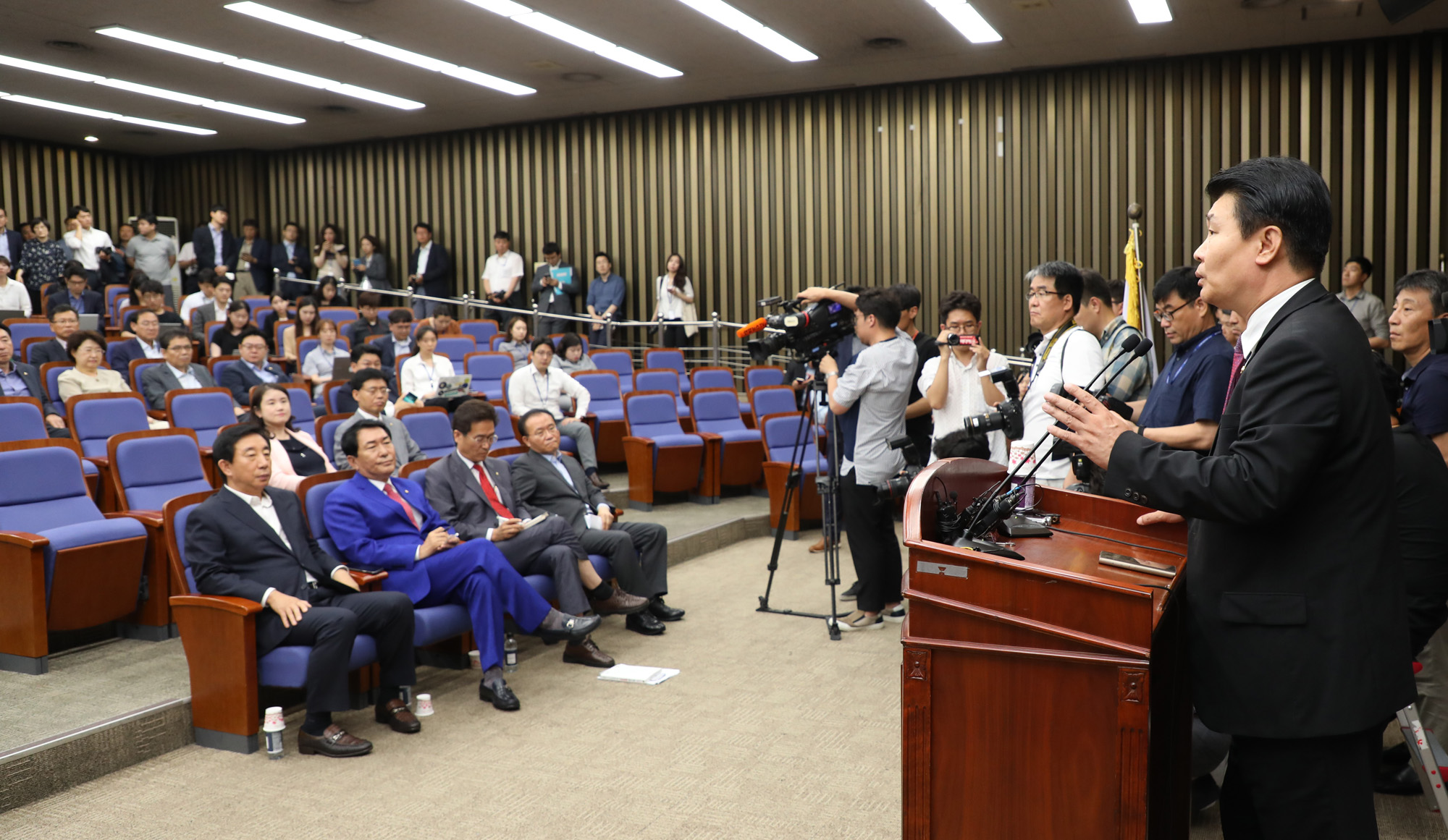 정치국회;자유한국당의원총회;김성태원내대표