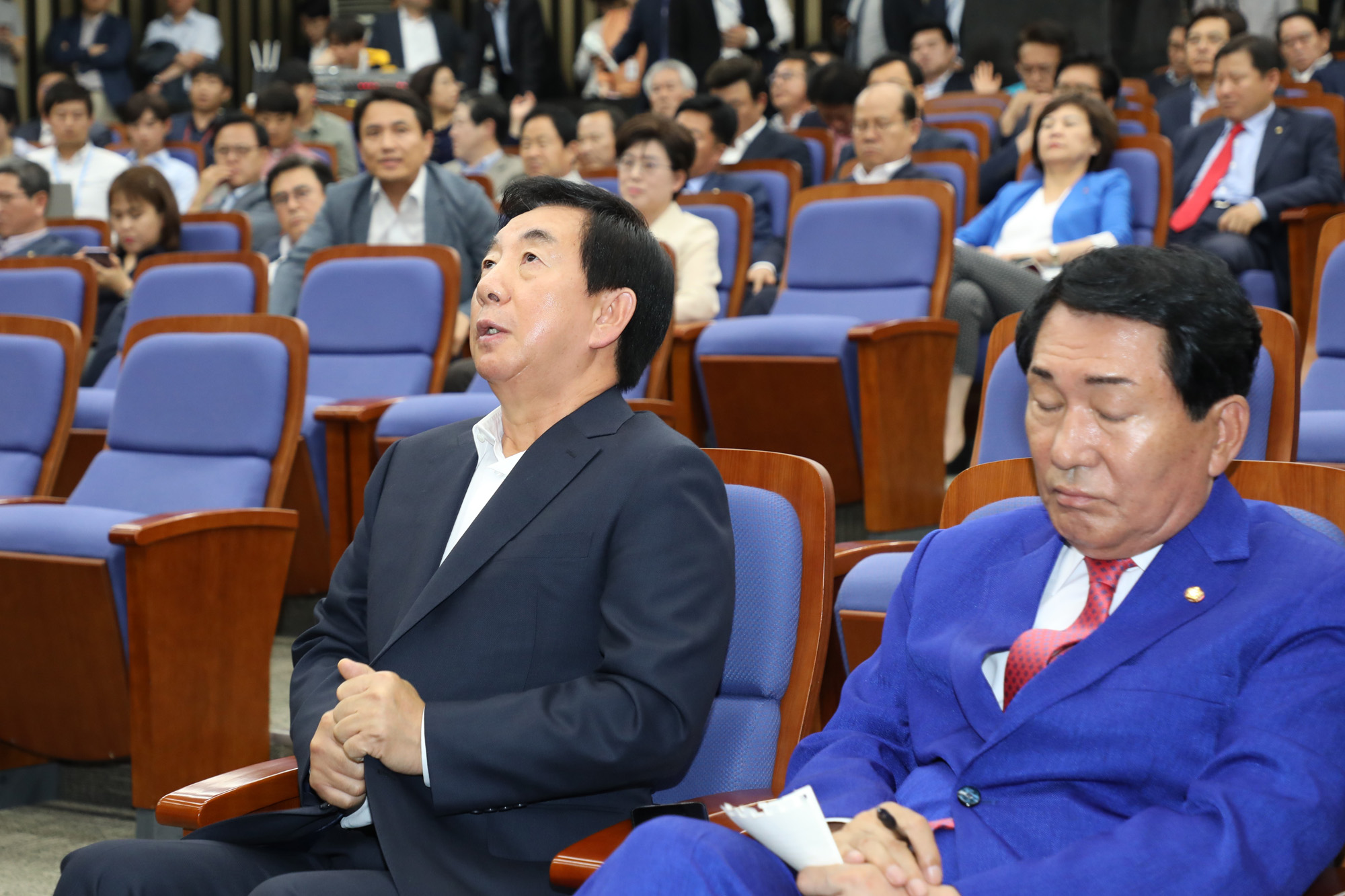 정치국회;자유한국당의원총회;김성태원내대표