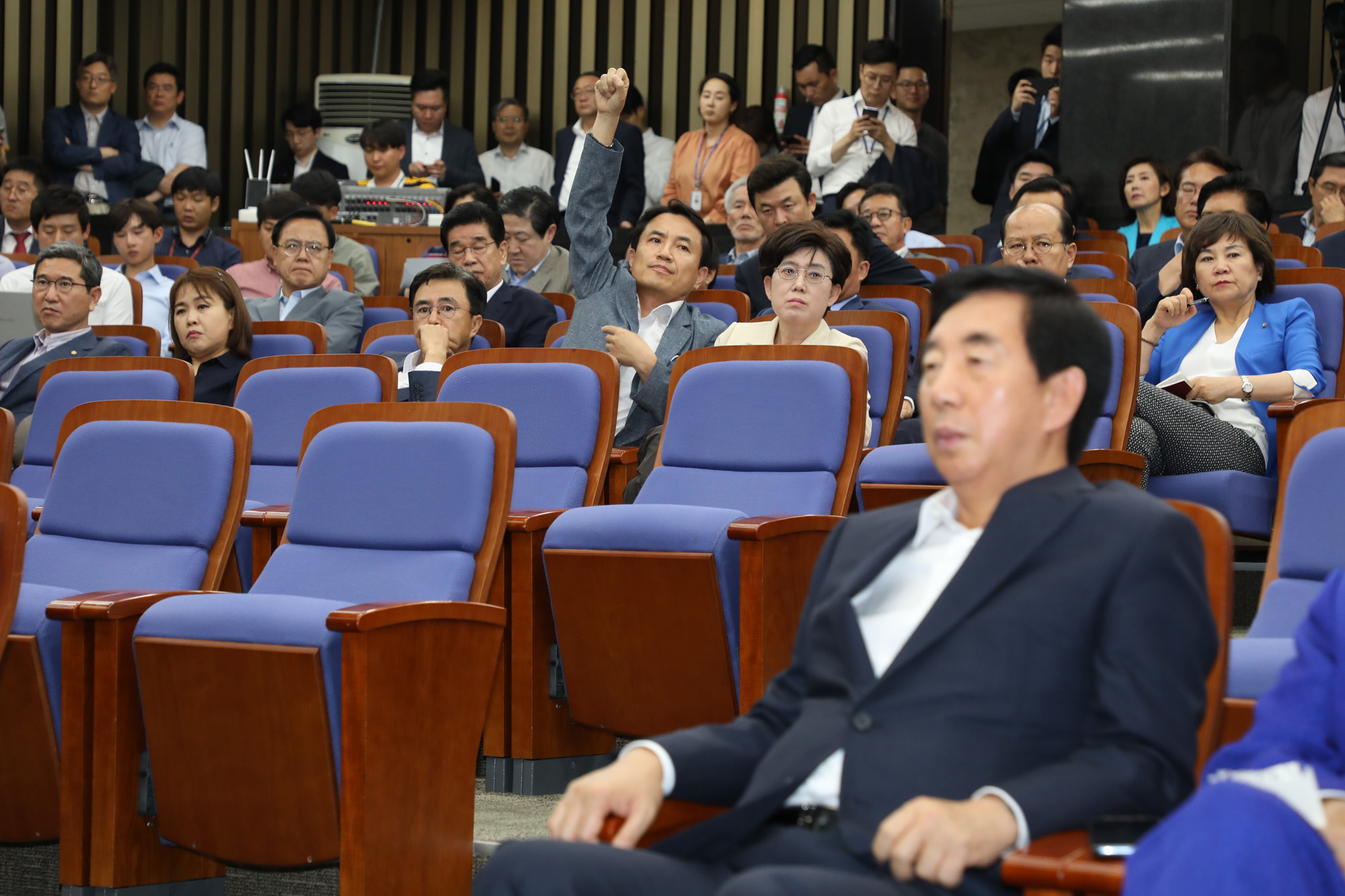정치국회;자유한국당의원총회;김성태원내대표;김진태의원