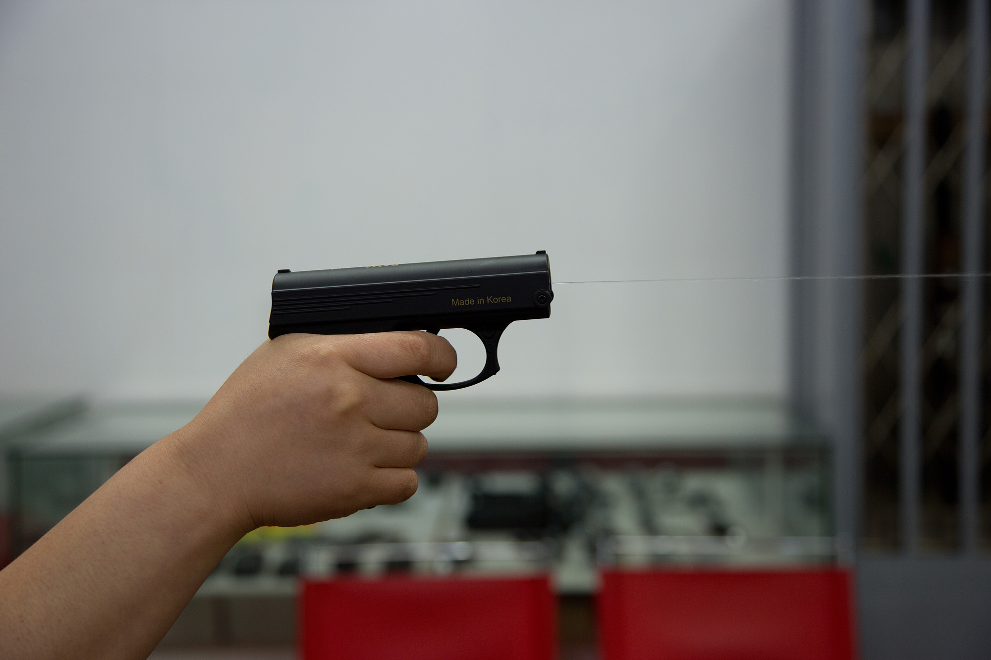 사회;호신용품;스프레이;휘슬;가스총;전기충격기;3단봉