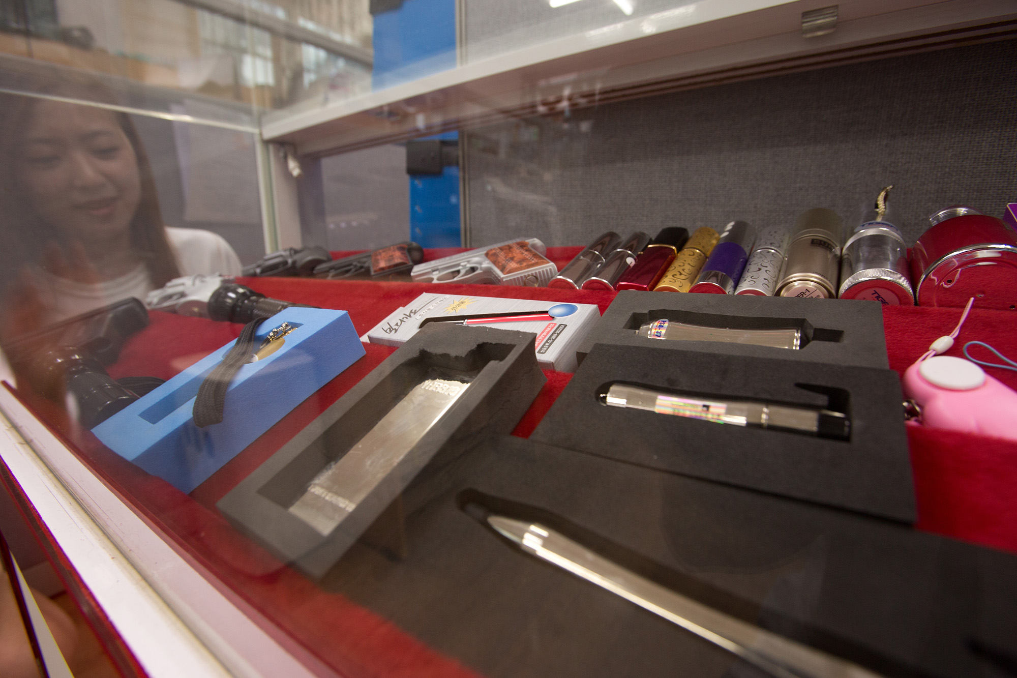 사회;호신용품;스프레이;휘슬;가스총;전기충격기;3단봉