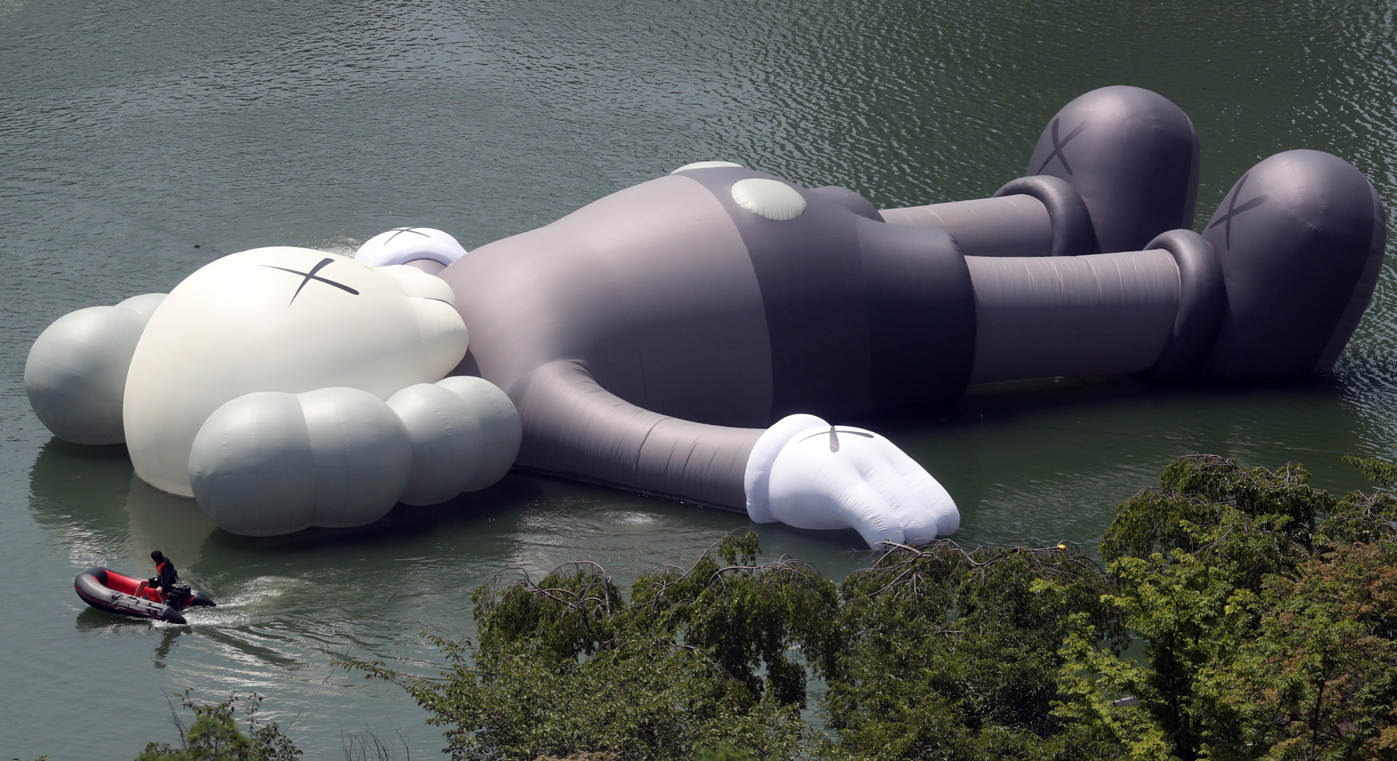 석촌호수;카우스;조형물