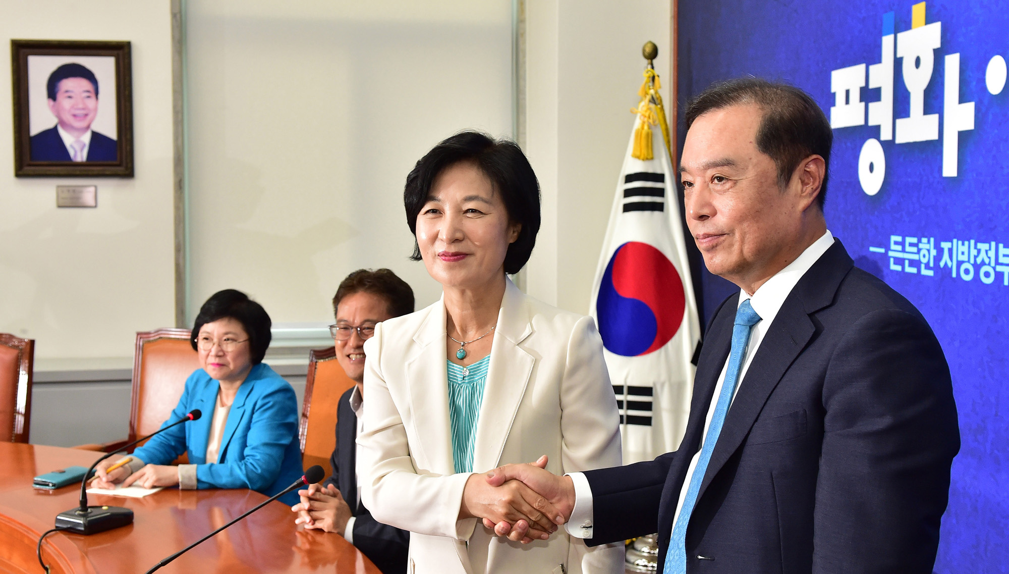 정치국회;자유한국당비대위;김병준비대위원장;추미애대표