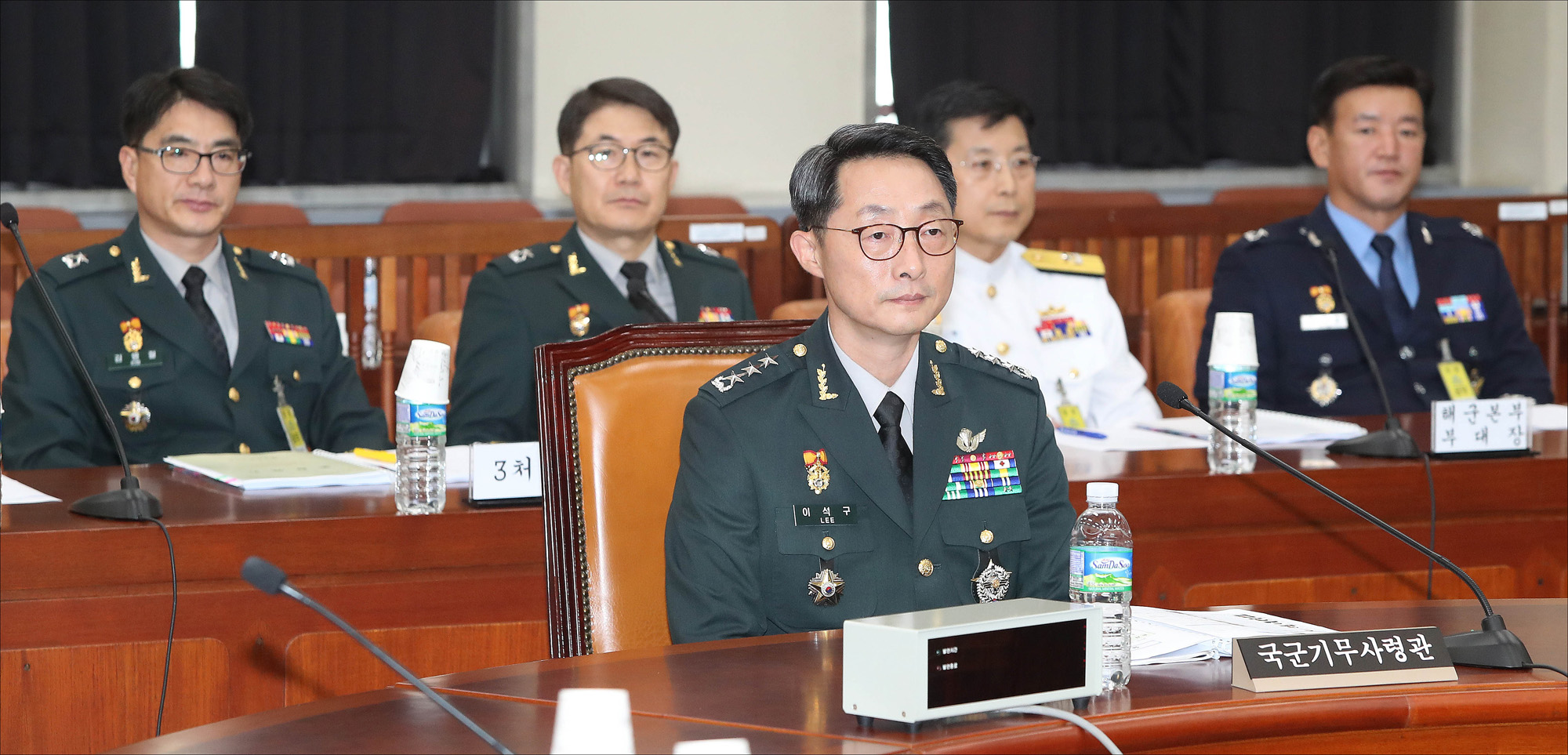 정치국회;정보위원회;기무사령관