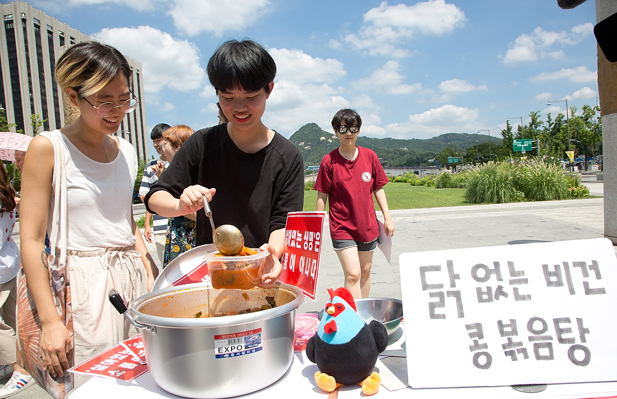 사회;문화;세태;채식주의;비건;식량일기;닭볶음탕;치킨;닭