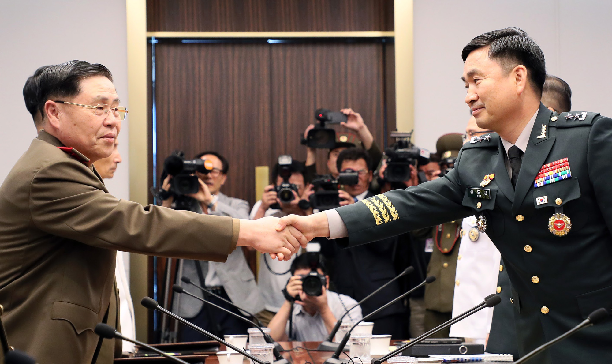 정치;남북장성급회담;남북회담;판문점평화의집;안익산중장