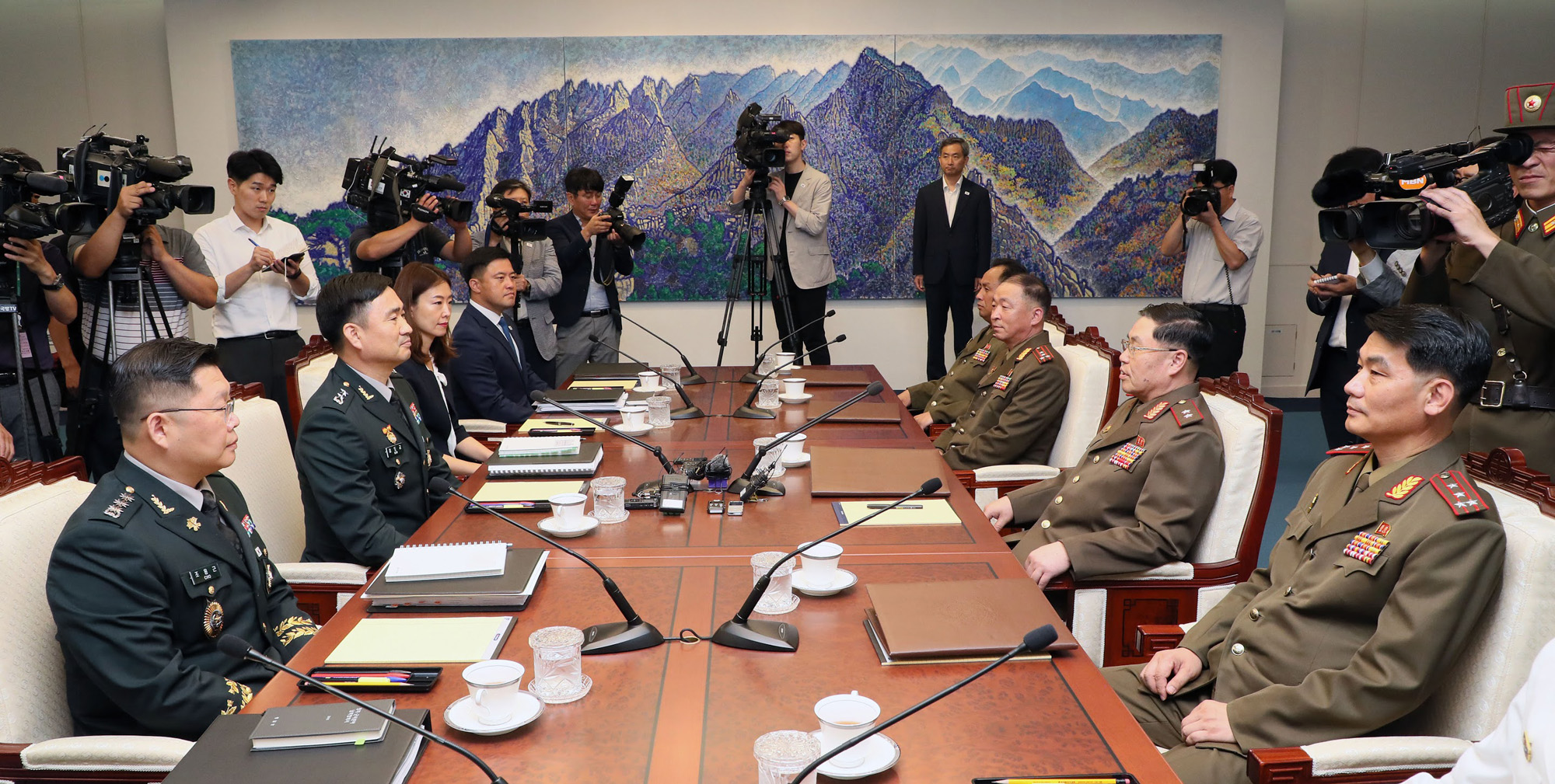 정치;남북장성급회담;남북회담;판문점평화의집;안익산중장