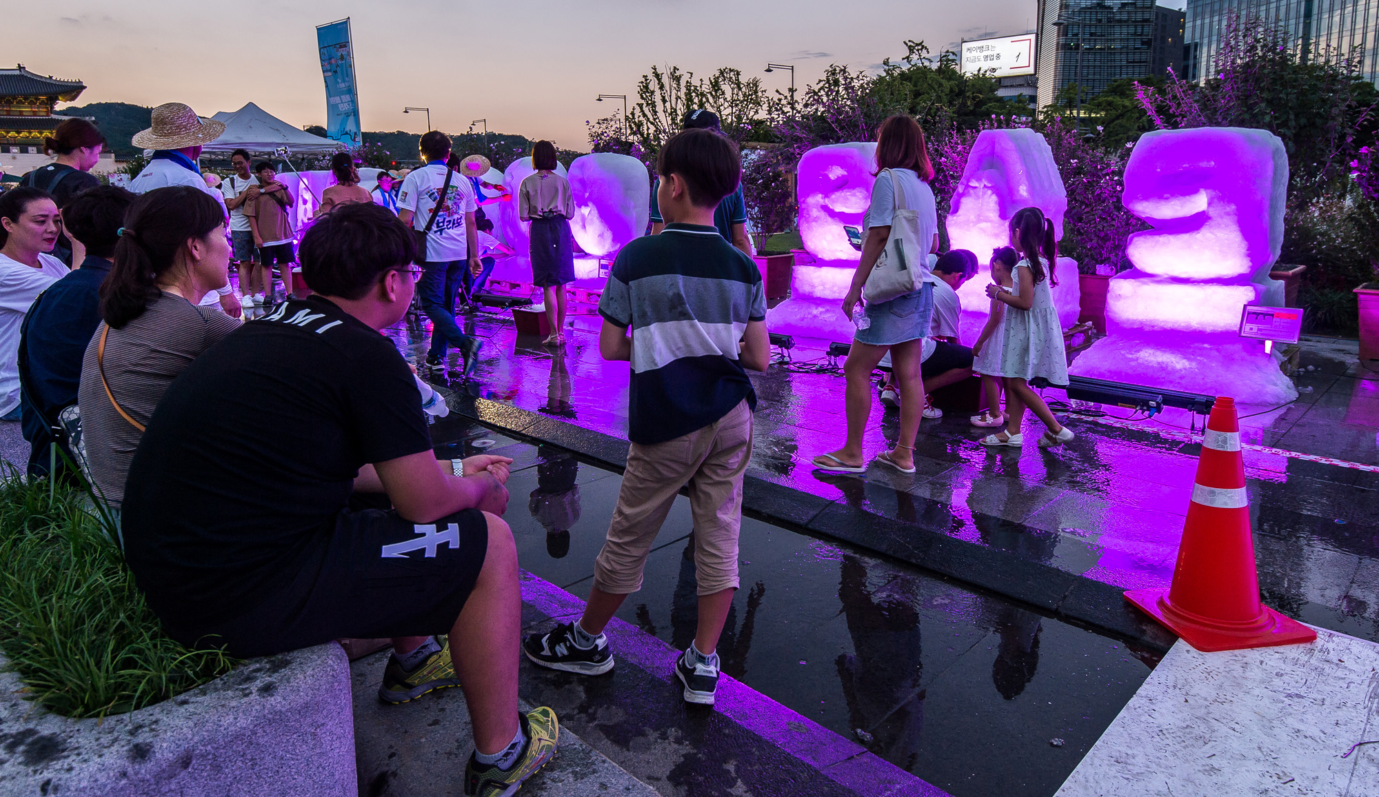 사회;세태;무더위;열대야;폭염;더위스케치;서울문화로바캉스;눈조각퍼포먼스;한여름밤의눈조각전