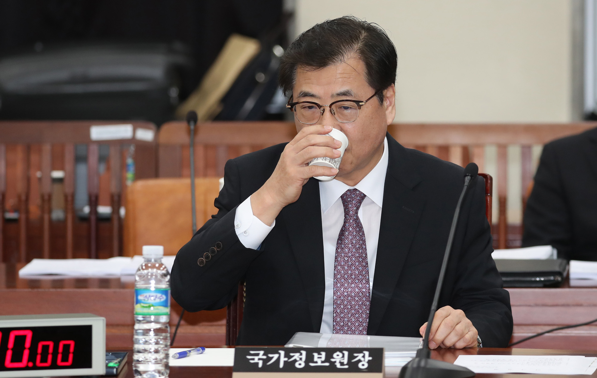 정치국회;정보위원회;국가정보원장;서훈