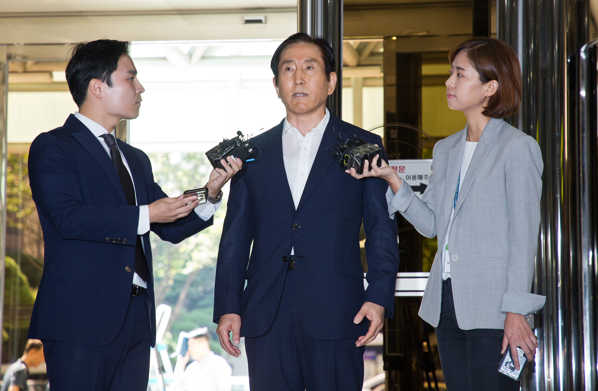 사회;정치;경찰청장;조현오;조현오전경찰청장;댓글공작지휘;이명박정부;온라인여론조작