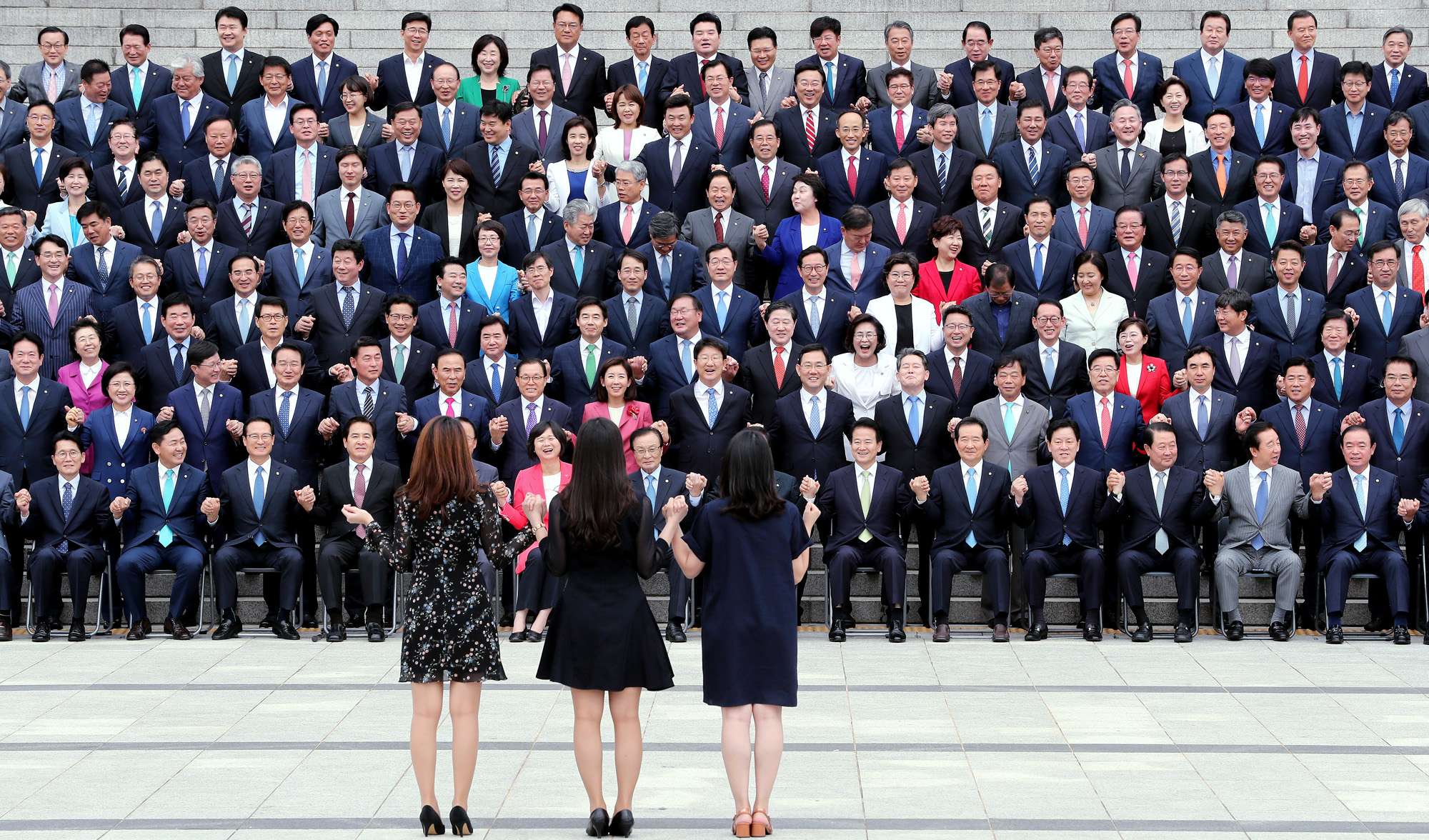 정치국회;국회의원단체사진;국회개원70주년