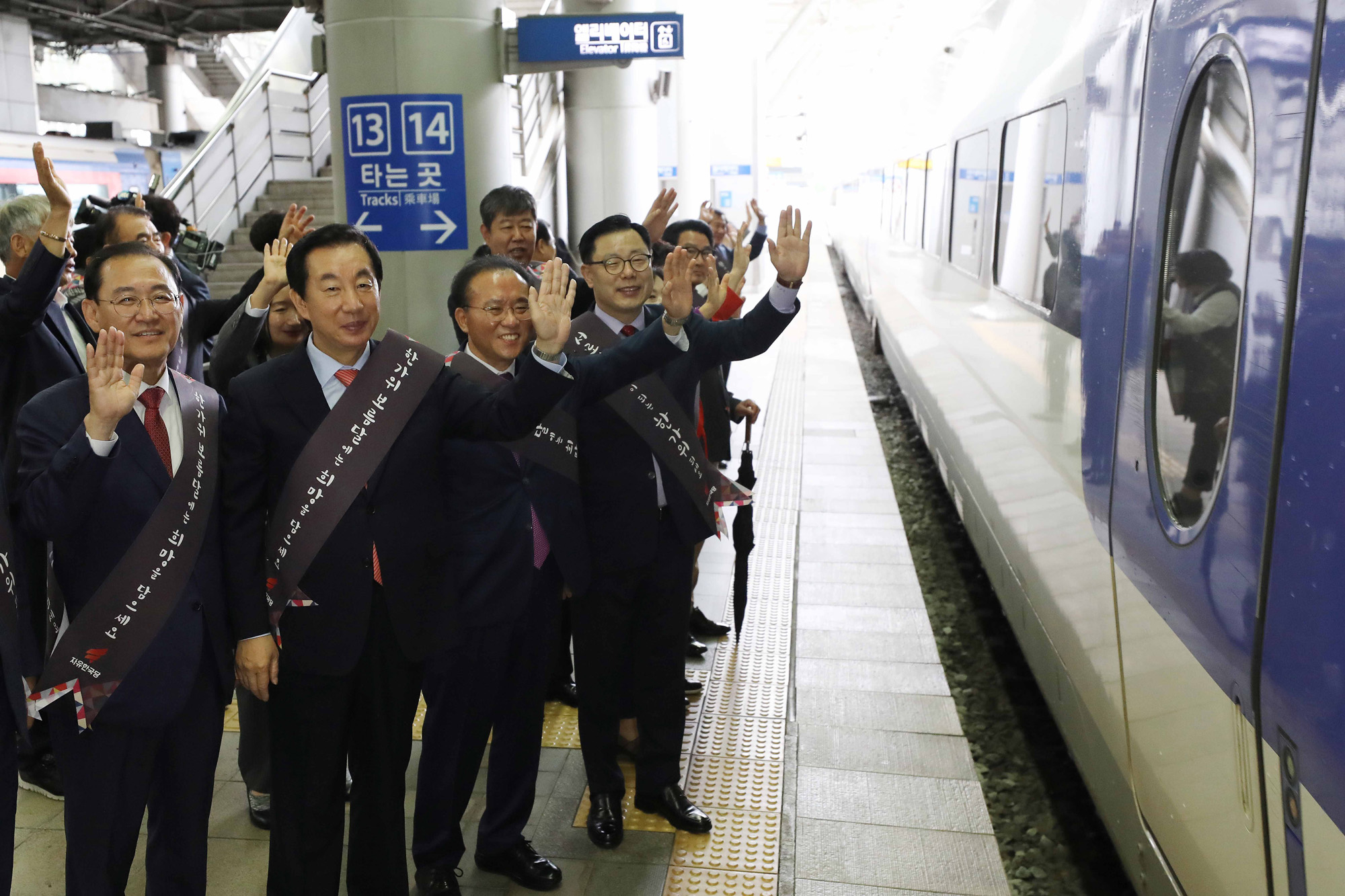 정치;행사;추석;명절;명절인사;추석귀성인사;서울역;정당;국회;자유한국당