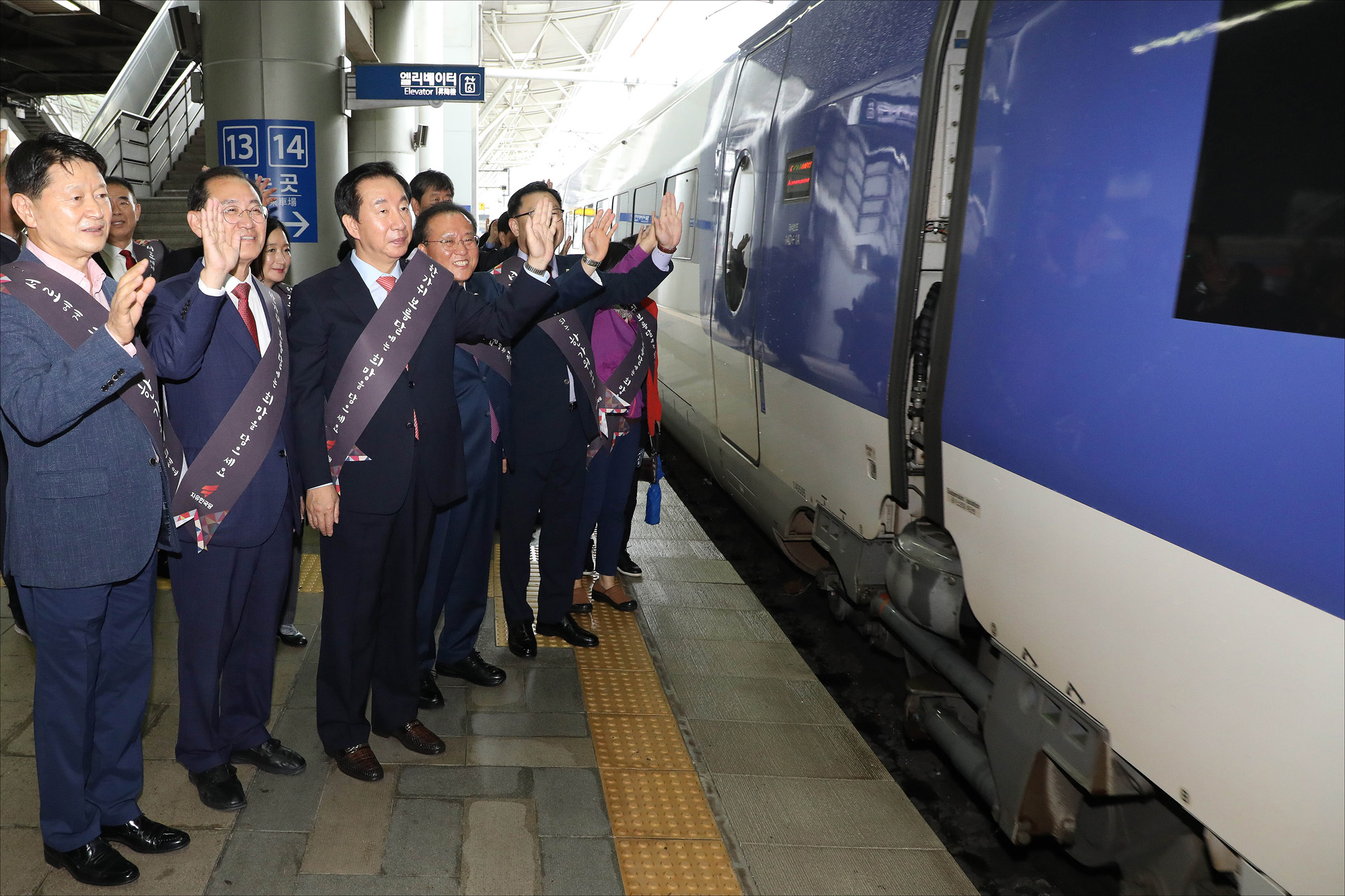 정치;행사;추석;명절;명절인사;추석귀성인사;서울역;정당;국회;자유한국당