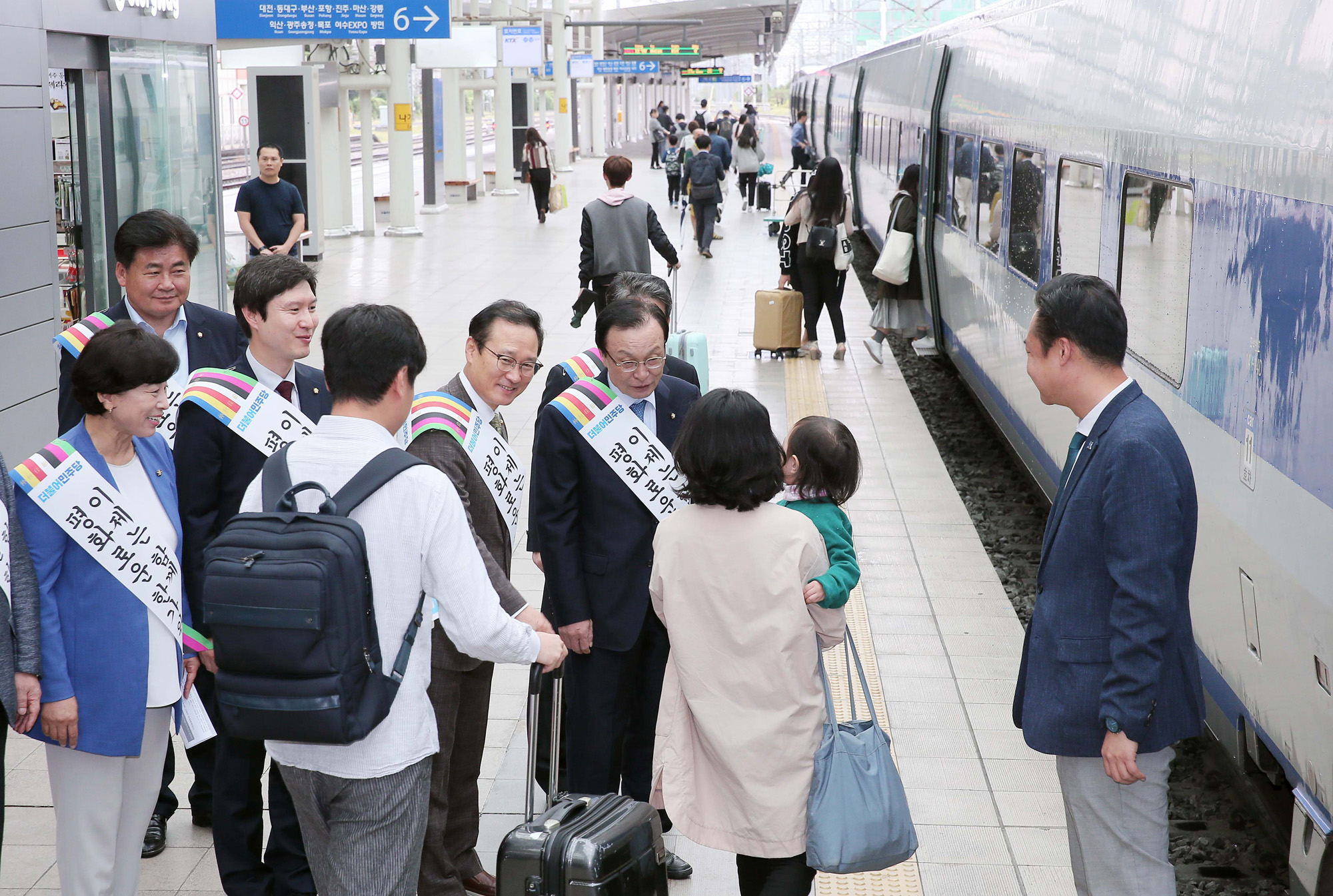 정치;행사;추석;명절;명절인사;추석귀성인사;서울역;정당;국회;더불어민주당