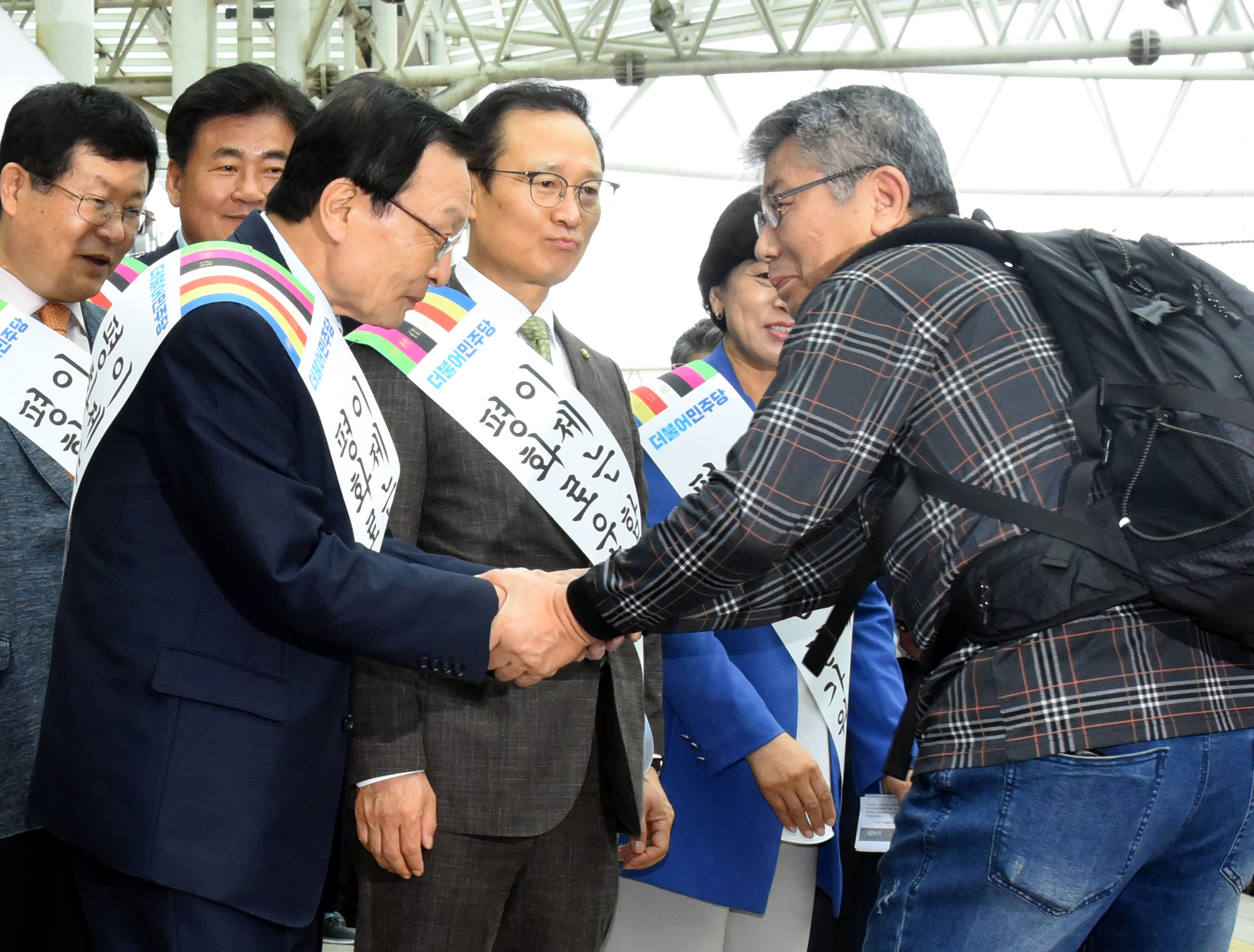 정치;행사;추석;명절;명절인사;추석귀성인사;서울역;정당;국회;더불어민주당