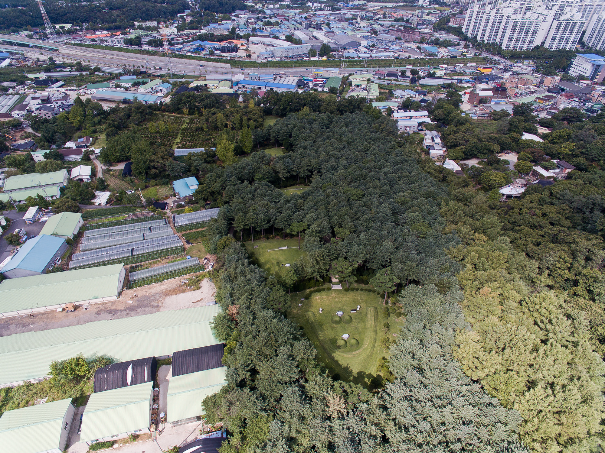 경제;기업;대기업;그룹총수;현대그룹;정주영;정주영명예회장묘소;재벌묘역;현대농장;현대가족묘