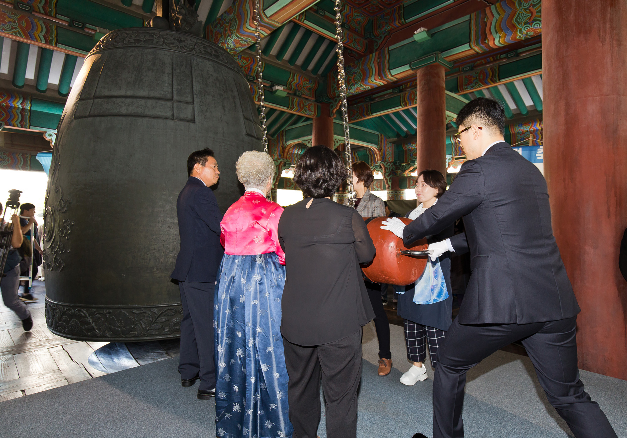 사회;문화;행사;국가공휴일;기념일;개천절;개천절타종식;개천절퍼레이드;국학원;단군;고조선