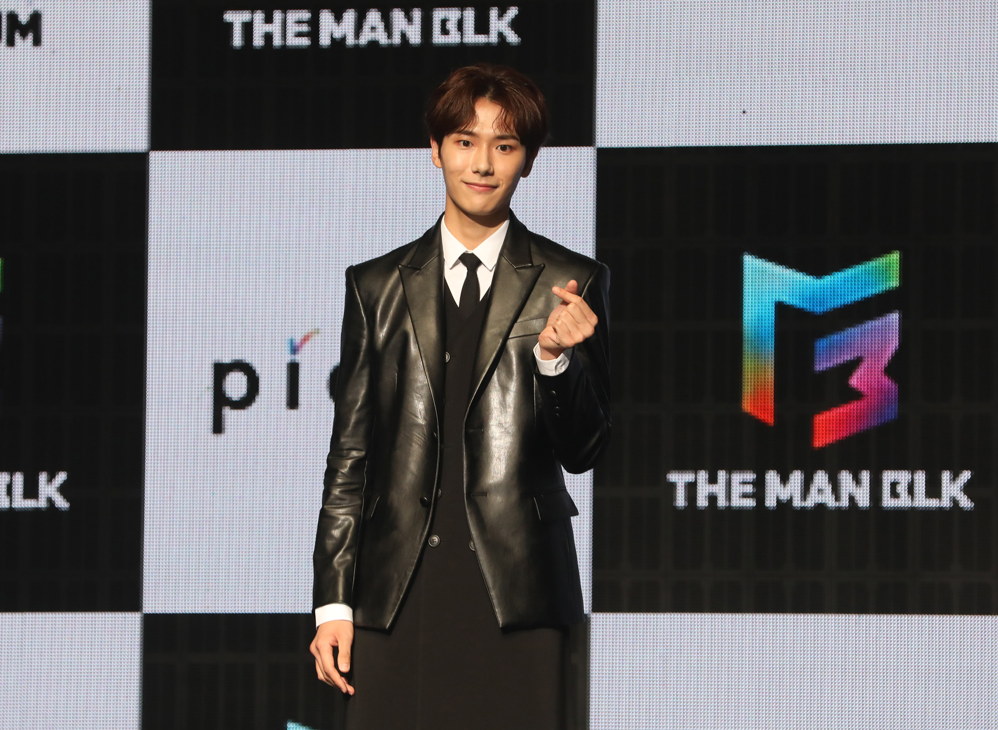 더맨블랙;멀티테이너;배우돌