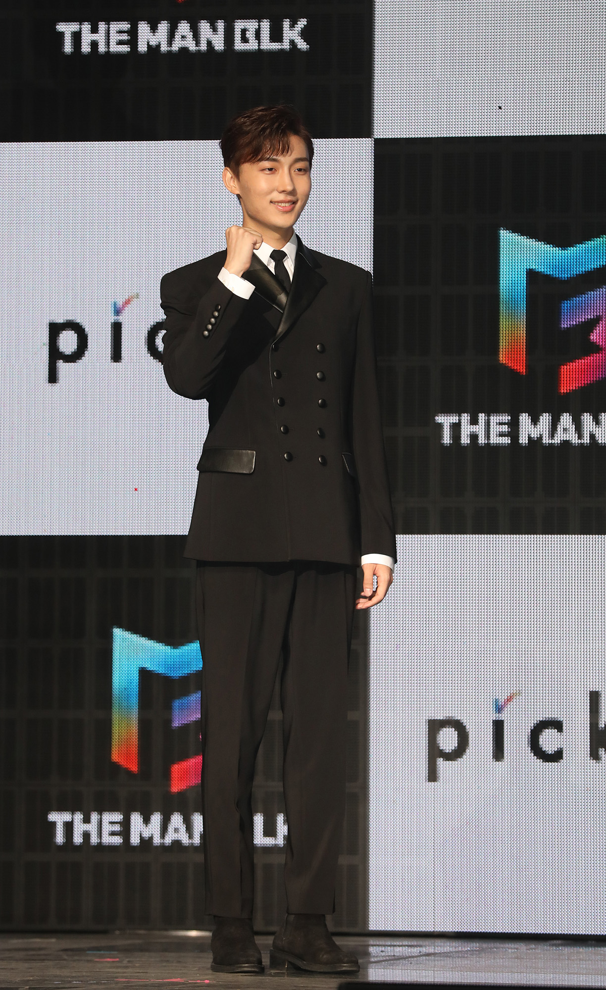 더맨블랙;멀티테이너;배우돌