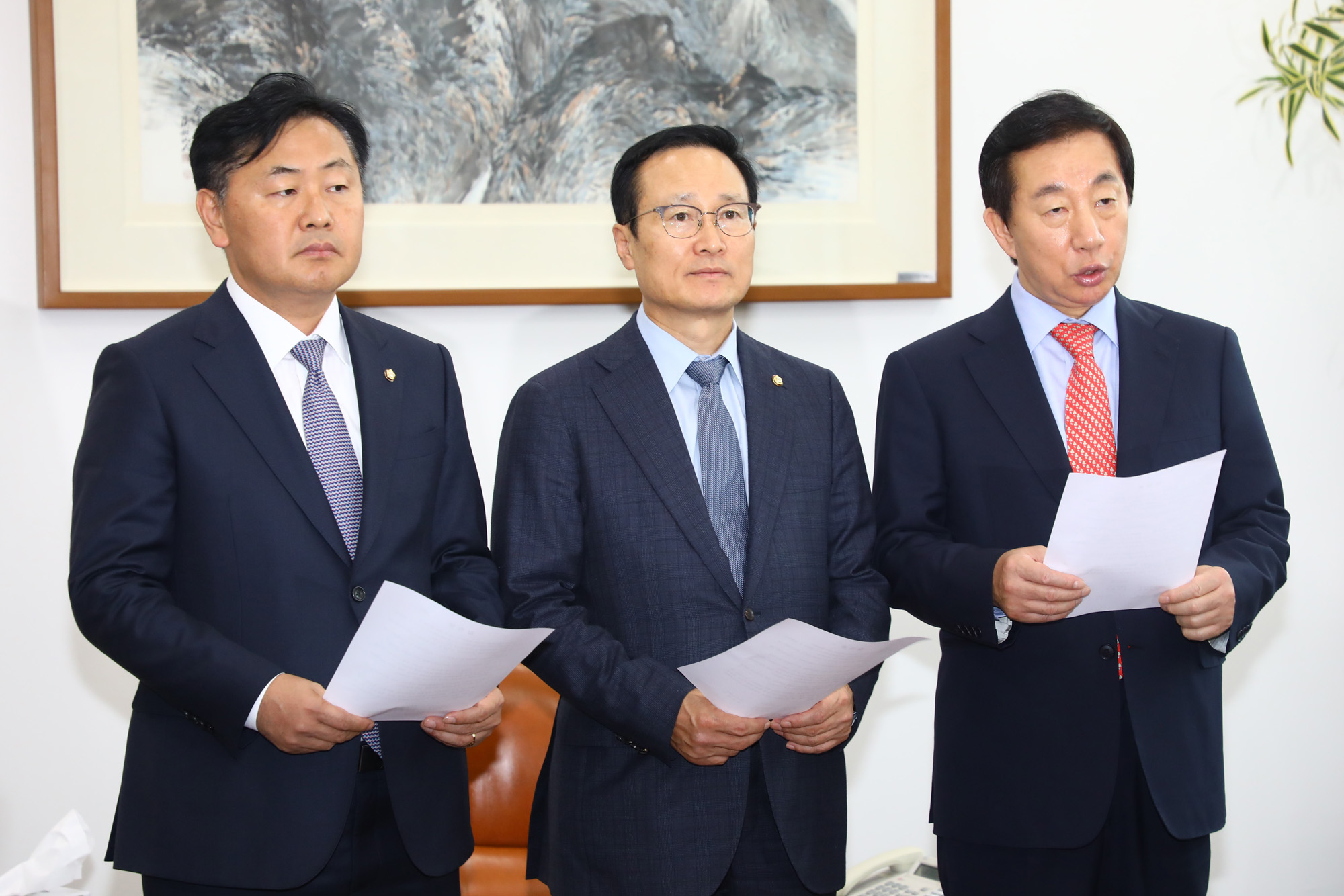 정치국회;홍영표;김성태;김관영;원내대표;비상설특별위원회