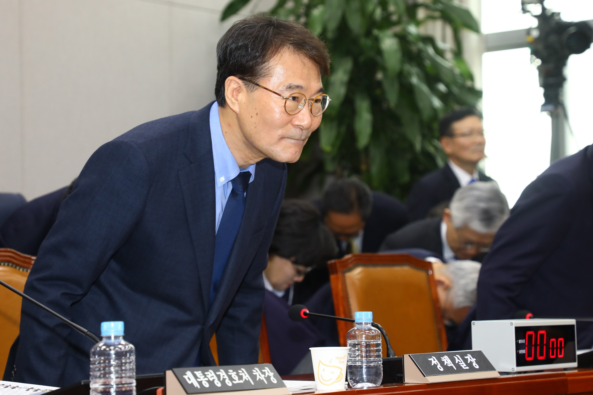 정치;국회운영위원회;청와대국정감사;장하성정책실장