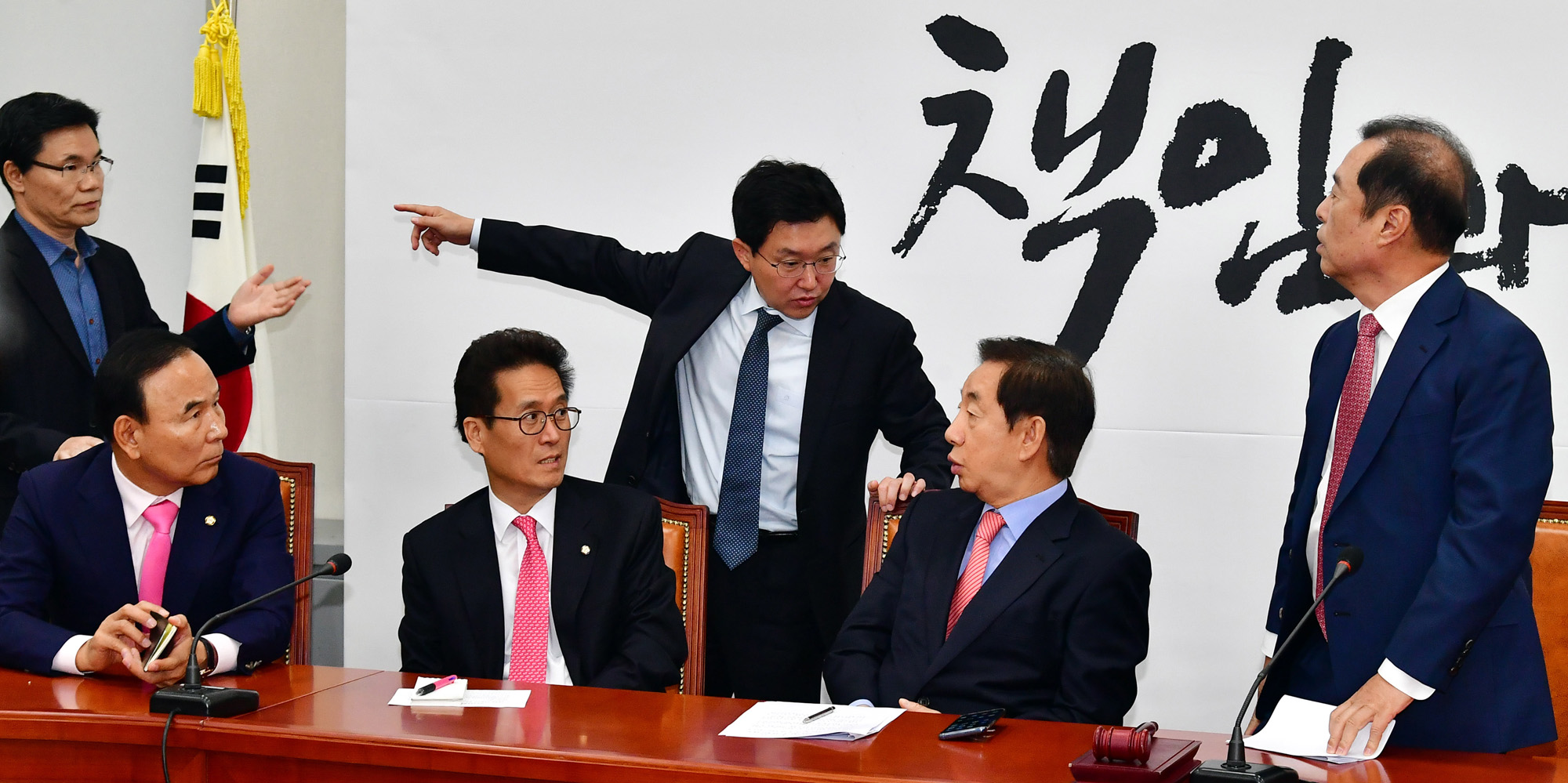 정치국회;자유한국당비상대책위원회의;김병준위원장;김성태원내대표