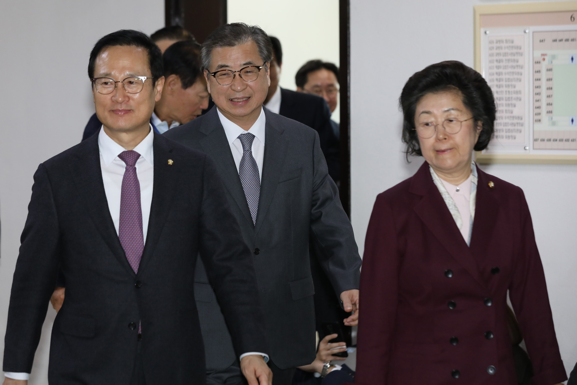 정치국회;정보위원회;서훈국가정보원장