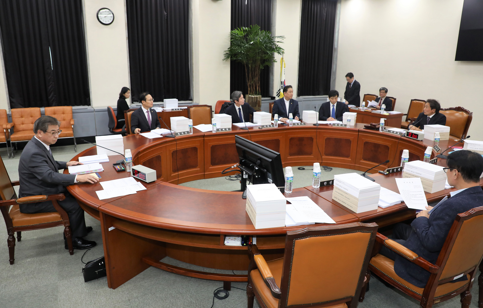 정치국회;정보위원회;서훈국가정보원장