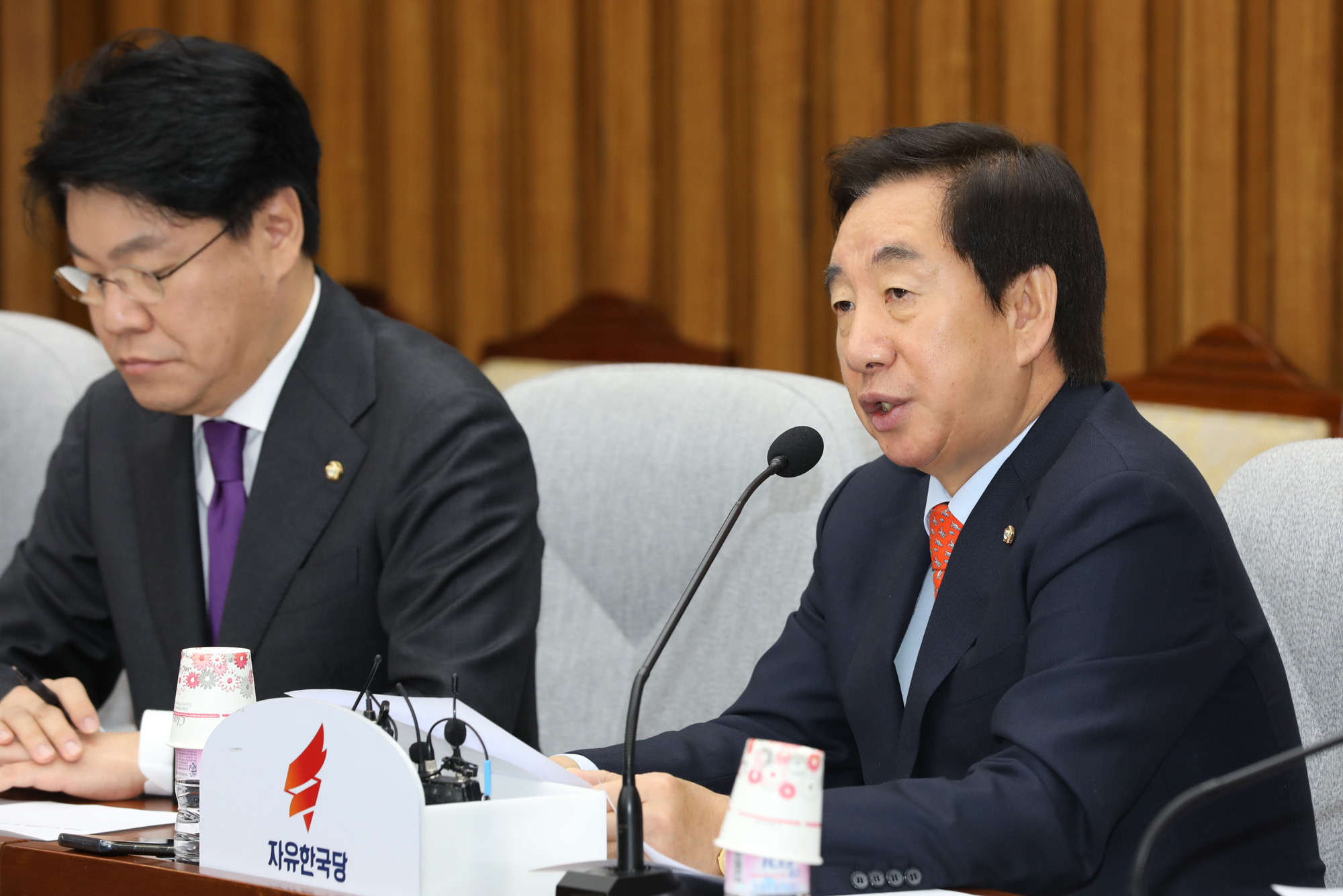 정치국회;자유한국당원내대책회의;김성태원내대표