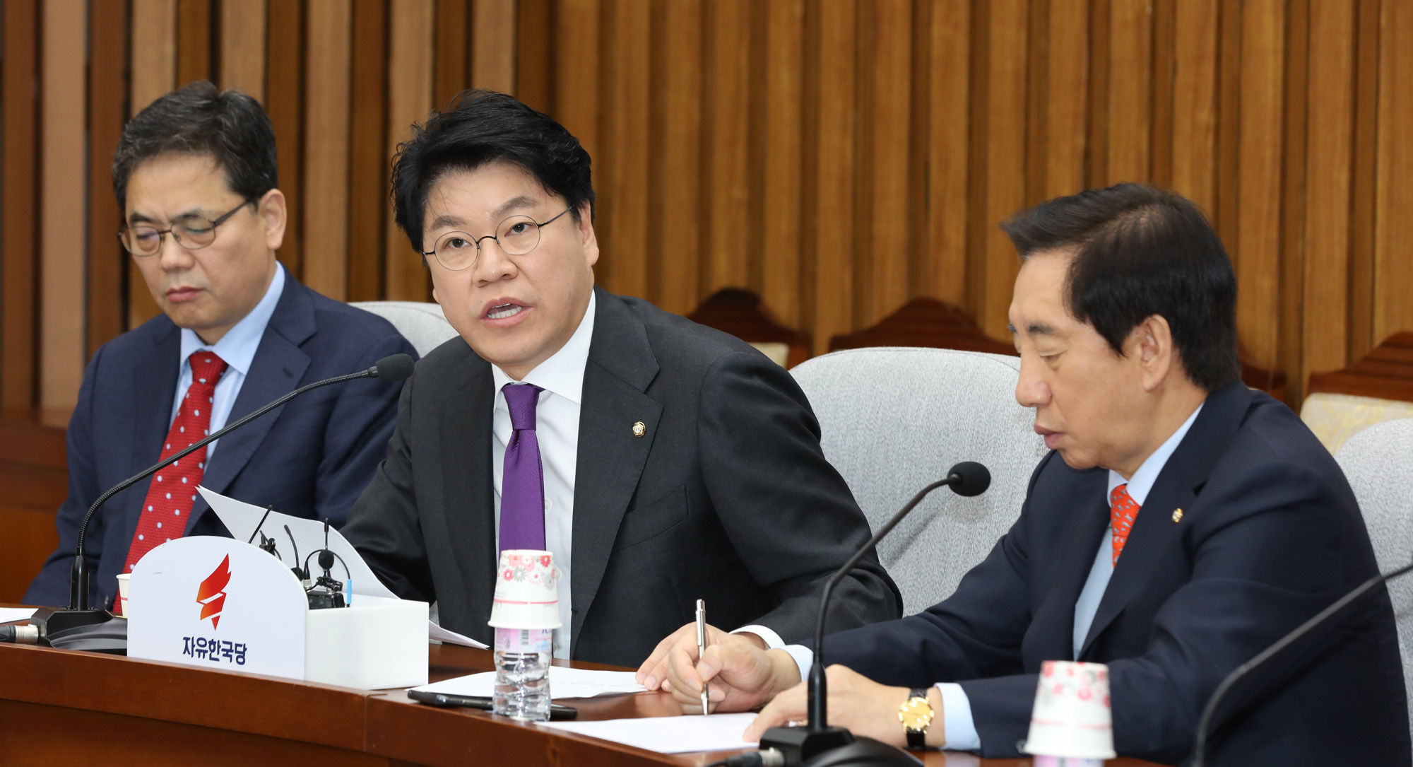 정치국회;자유한국당원내대책회의;장제원의원