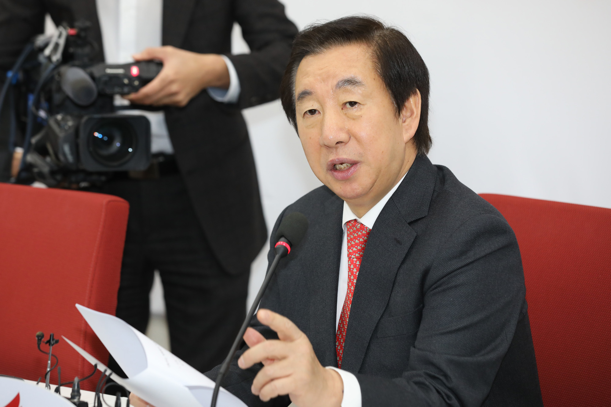 정치국회;김성태원내대표