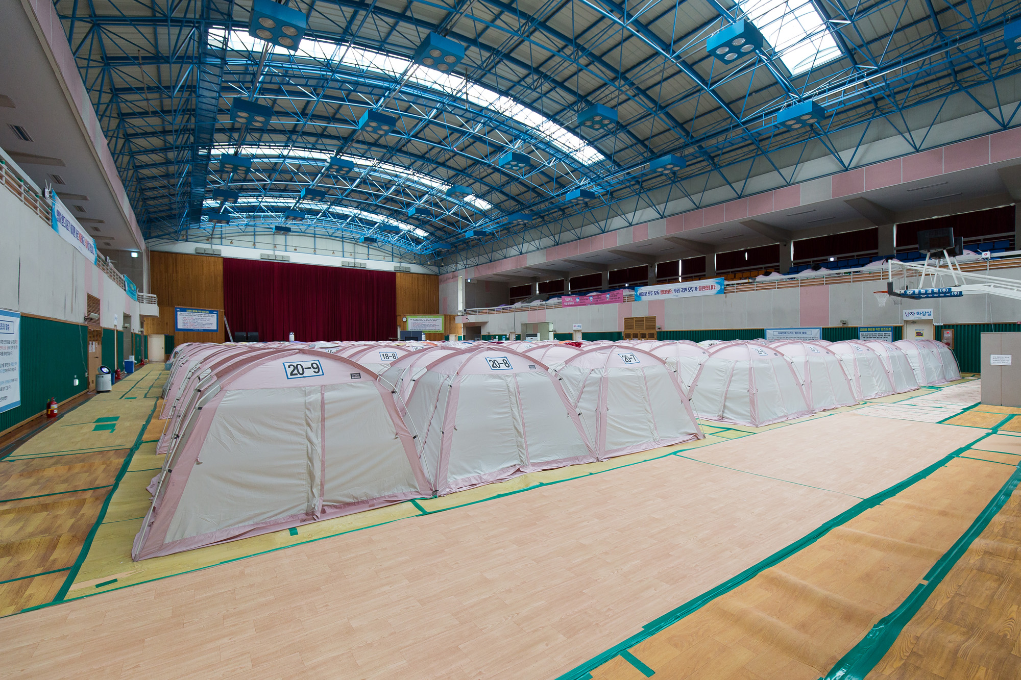 사회;사건사고;천재지변;자연재해;지진;포항지진;포항지진피해현장;흥해실내체육관;대성아파트;한미장관맨션