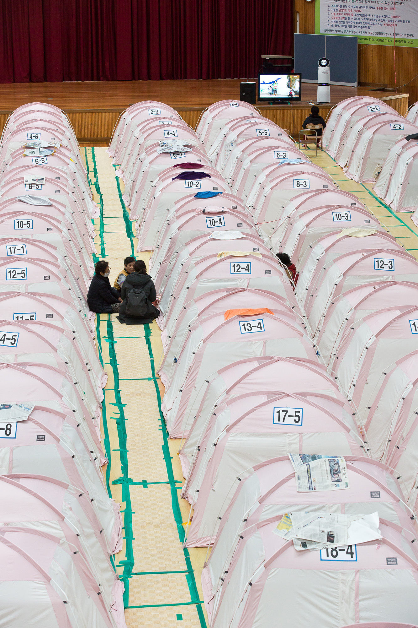 사회;사건사고;천재지변;자연재해;지진;포항지진;포항지진피해현장;흥해실내체육관;대성아파트;한미장관맨션