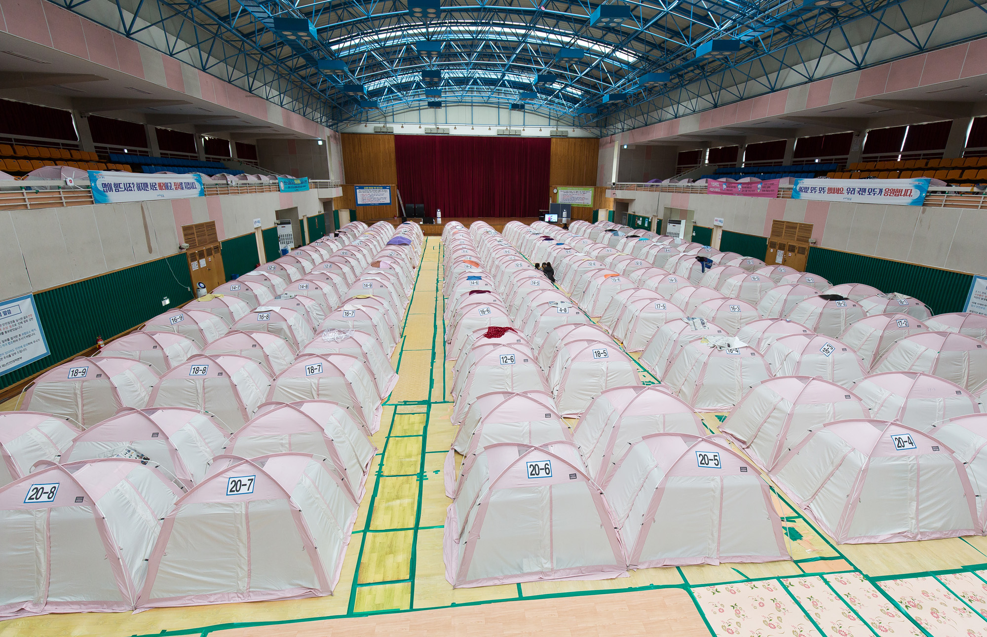 사회;사건사고;천재지변;자연재해;지진;포항지진;포항지진피해현장;흥해실내체육관;대성아파트;한미장관맨션