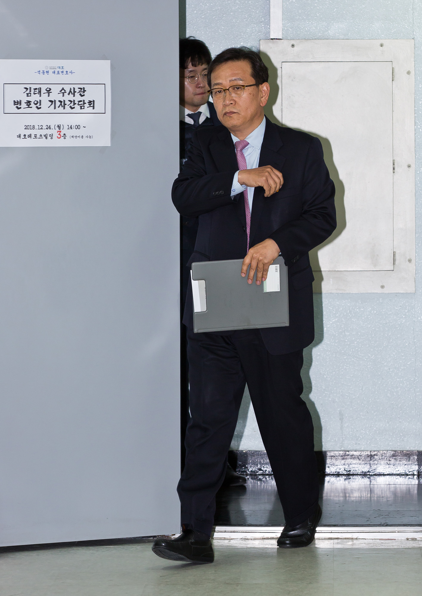 청와대특별감찰반원;김태우수사관;석동현변호사