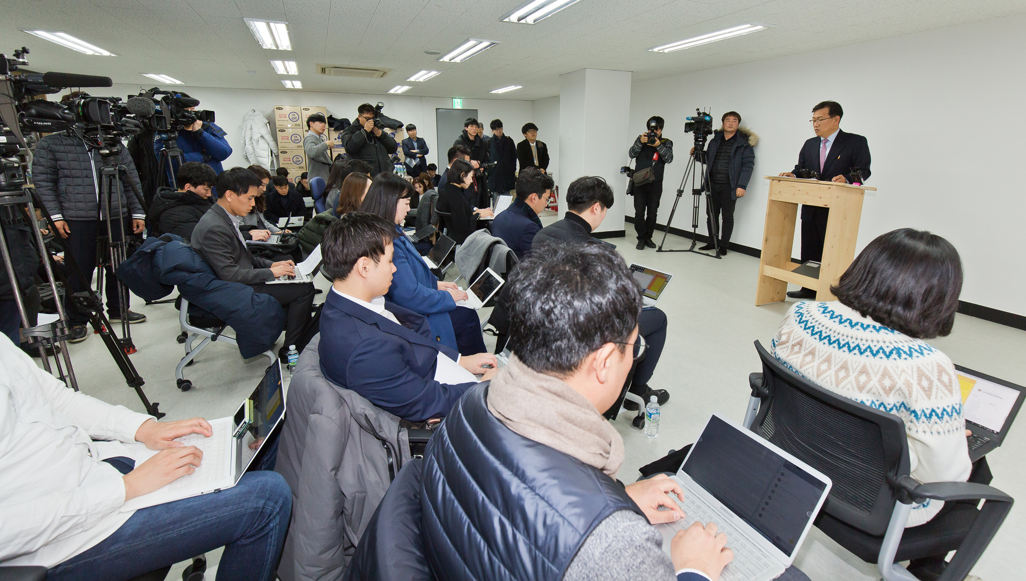 청와대특별감찰반원;김태우수사관;석동현변호사