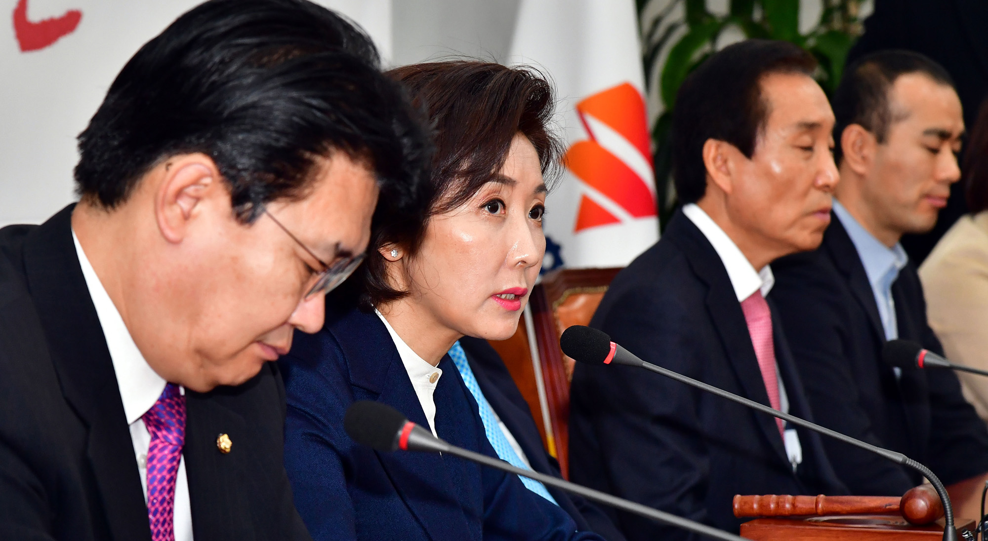 자유한국당비상대책위원회의;김병준위원장;나경원원내대표