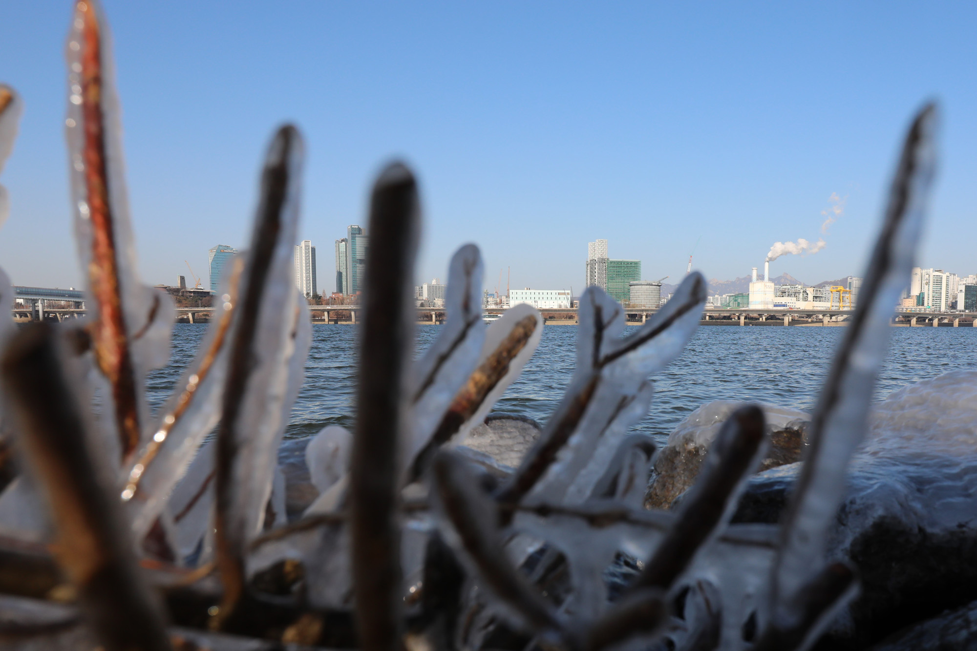 서울날씨;한강고드름;최강한파;얼어붙은도심