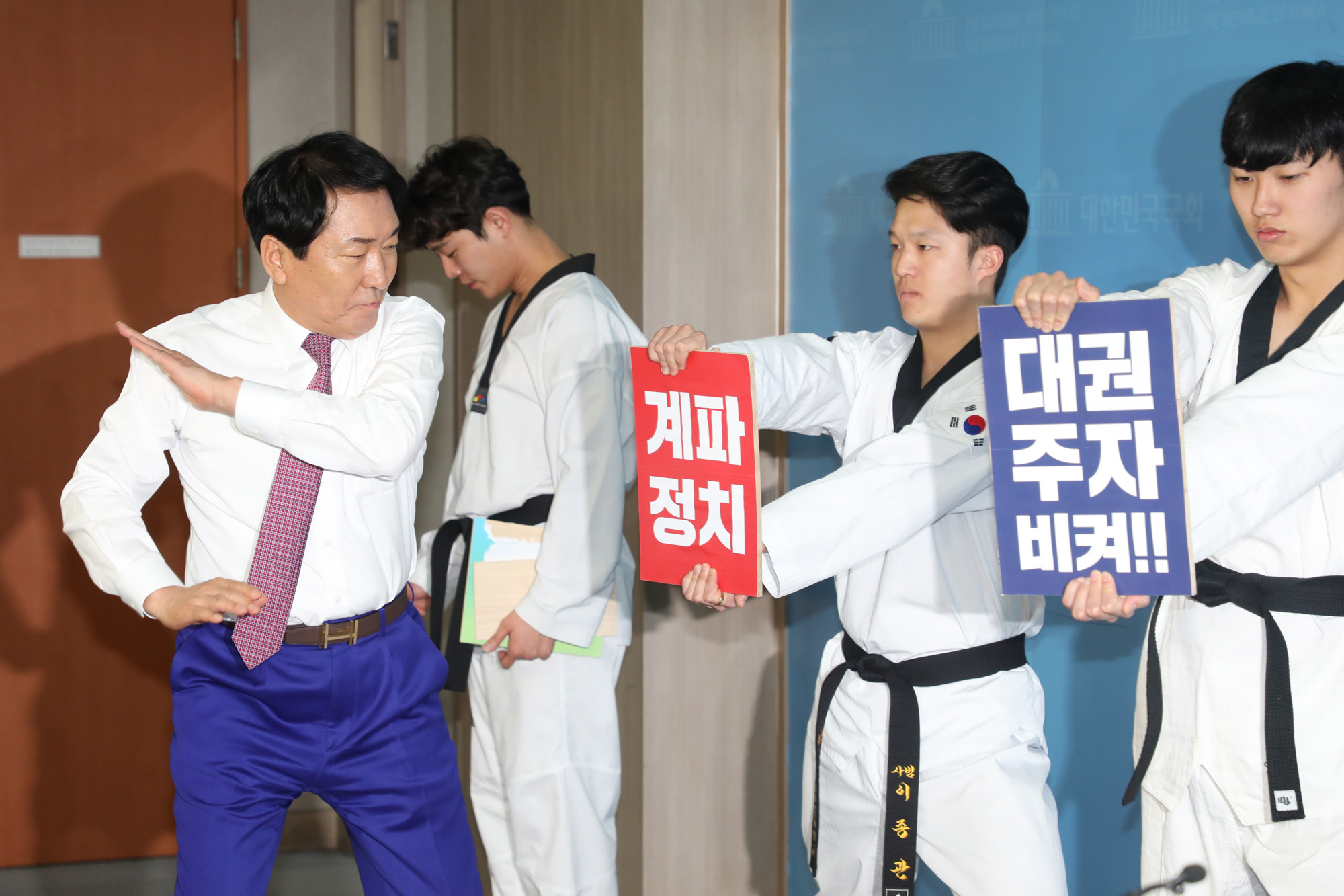 자유한국당대표출마;안상수의원;안상수태권도격파