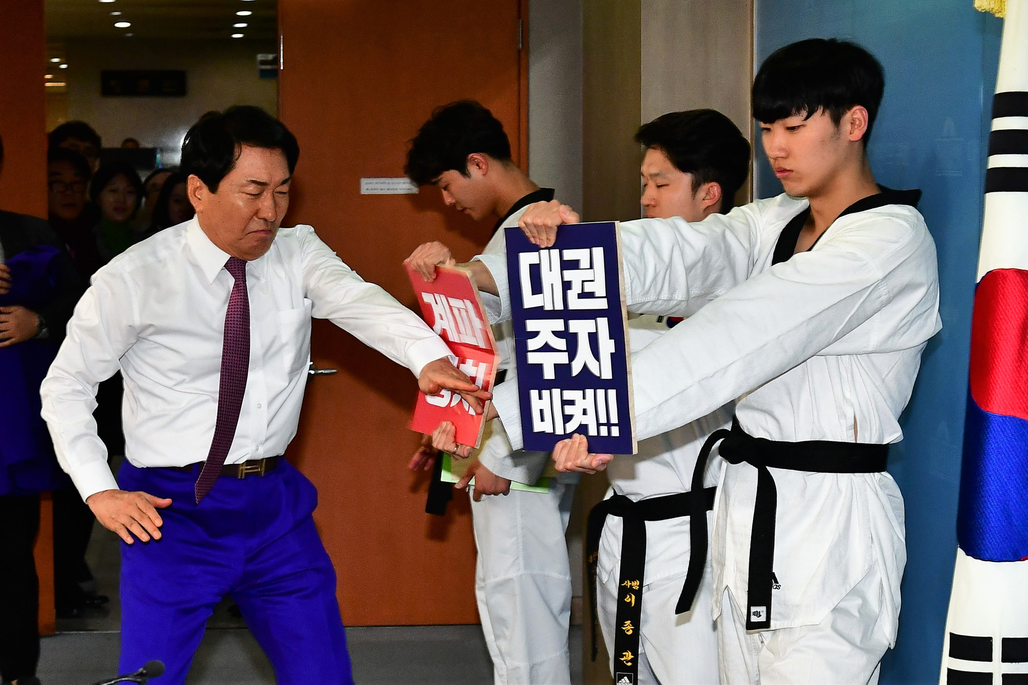 자유한국당대표출마;안상수의원;안상수태권도격파