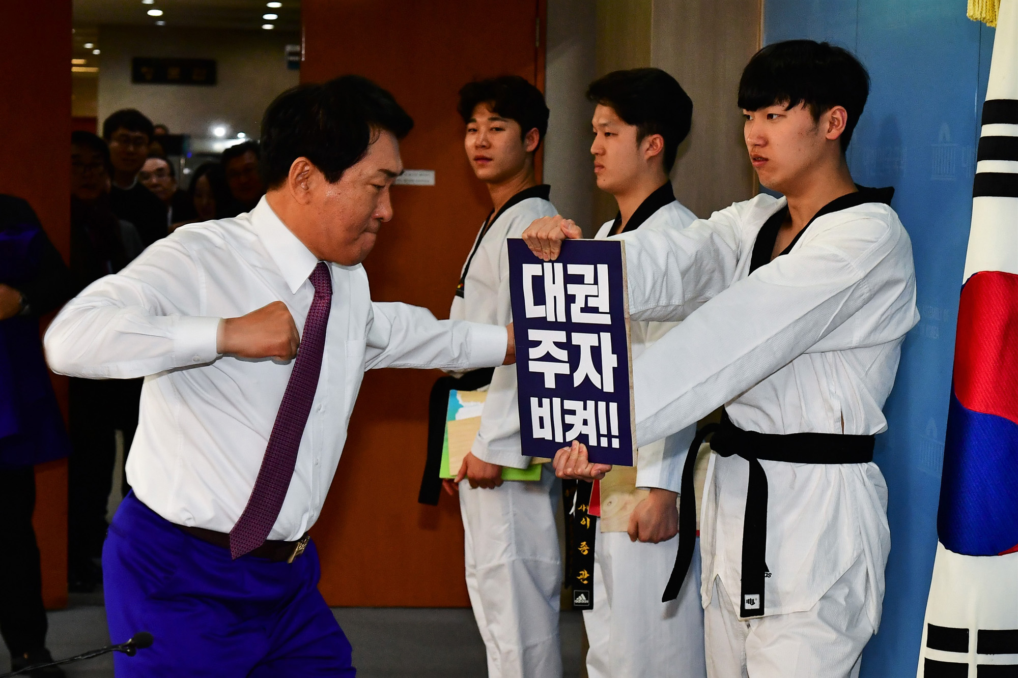 자유한국당대표출마;안상수의원;안상수태권도격파