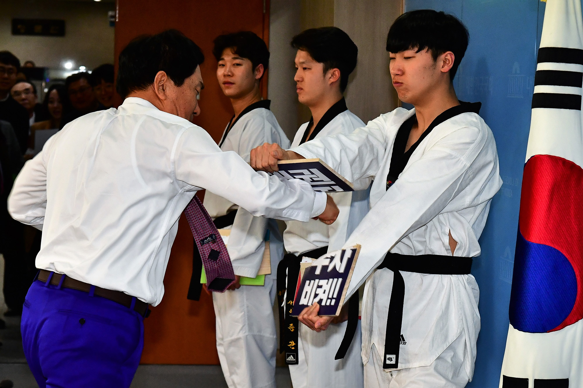 자유한국당대표출마;안상수의원;안상수태권도격파